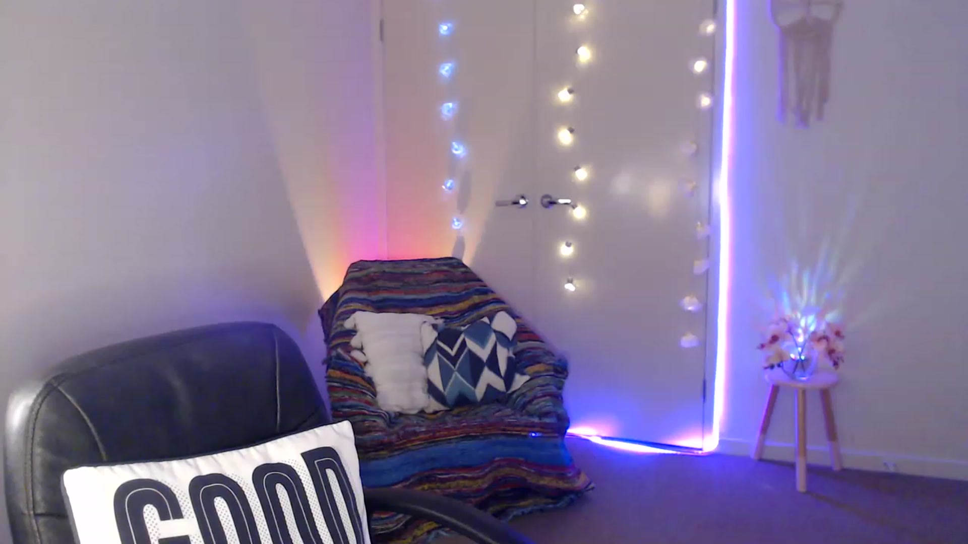 Gallery image thumbnail from Poppy_king's myfreecams stream on, 05/26/2023, 11:14 image 10 of 20