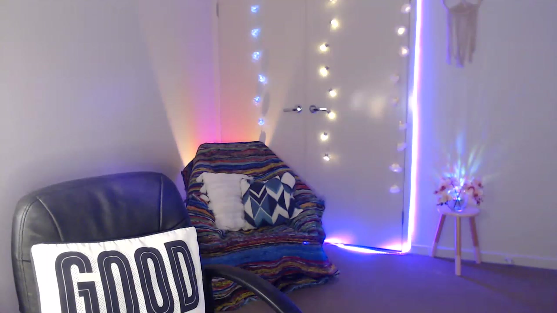 Gallery image thumbnail from Poppy_king's myfreecams stream on, 05/26/2023, 12:51 image 9 of 20