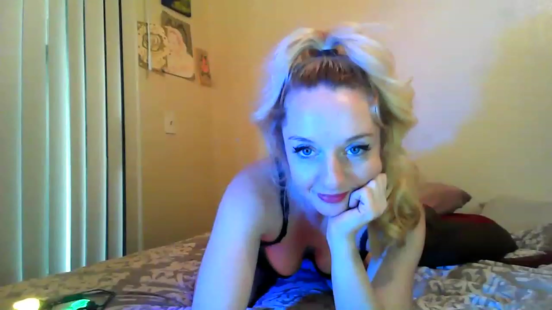 Gallery image thumbnail from Poppybay's myfreecams stream on, 11/22/2022, 16:05 image 10 of 20