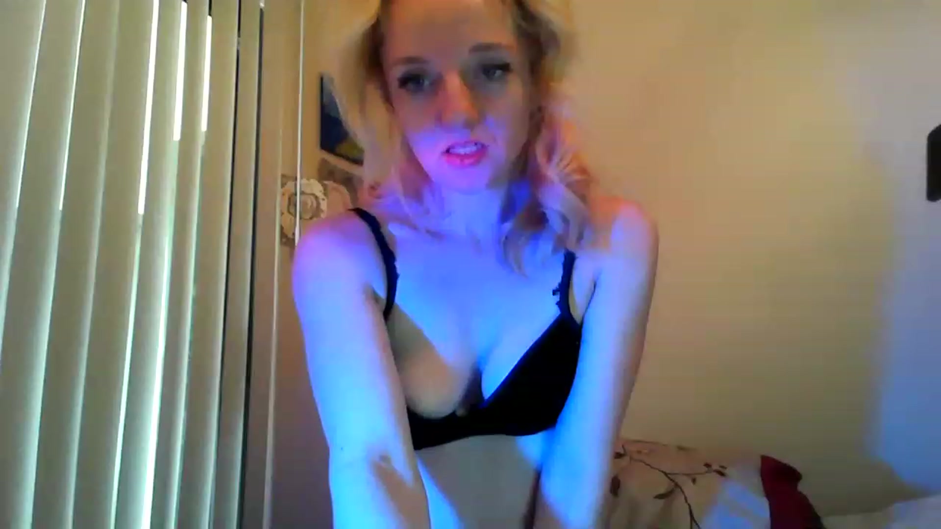 Gallery image thumbnail from Poppybay's myfreecams stream on, 11/22/2022, 16:56 image 15 of 20