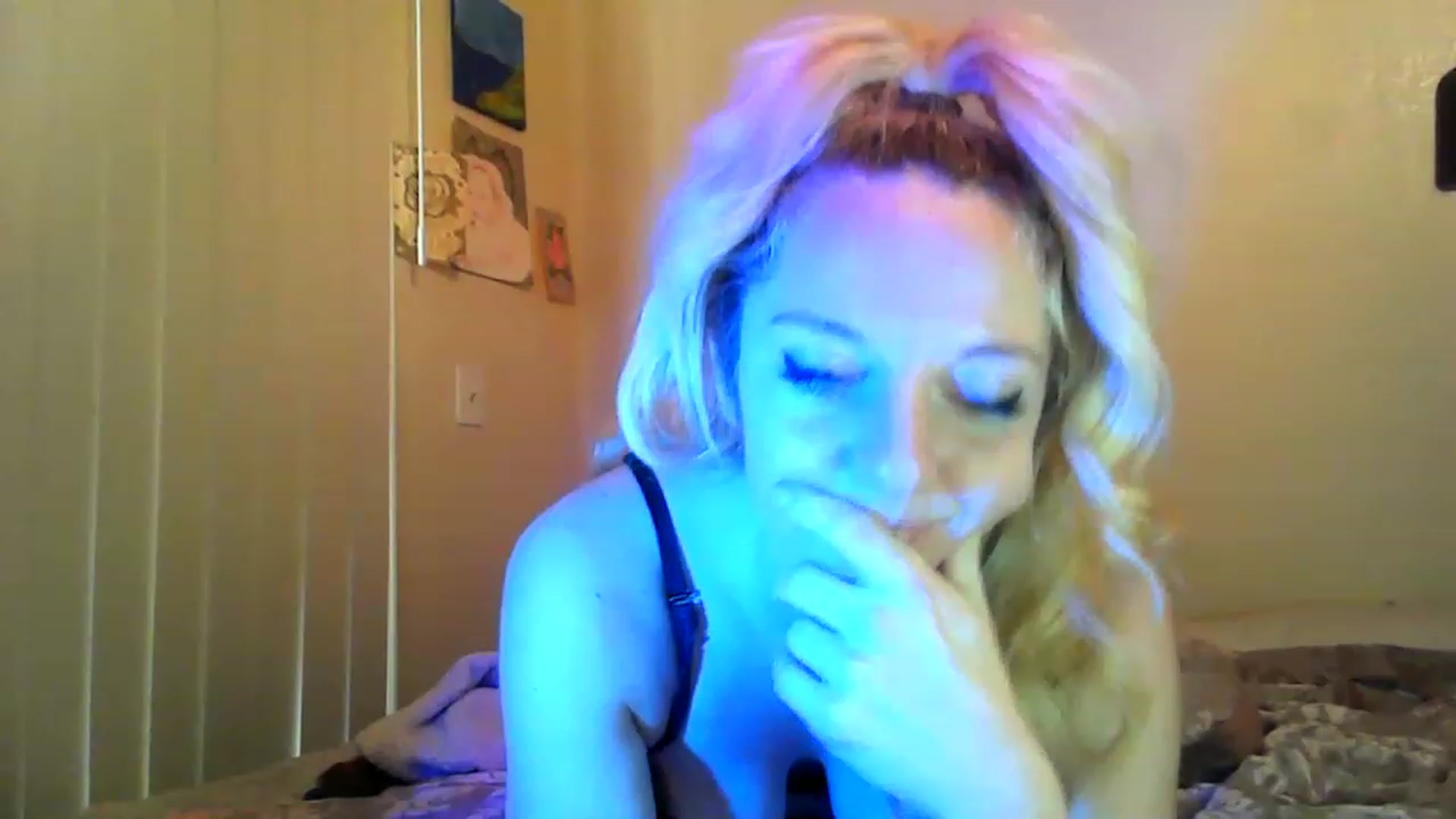 Gallery image thumbnail from Poppybay's myfreecams stream on, 11/22/2022, 19:10 image 19 of 20
