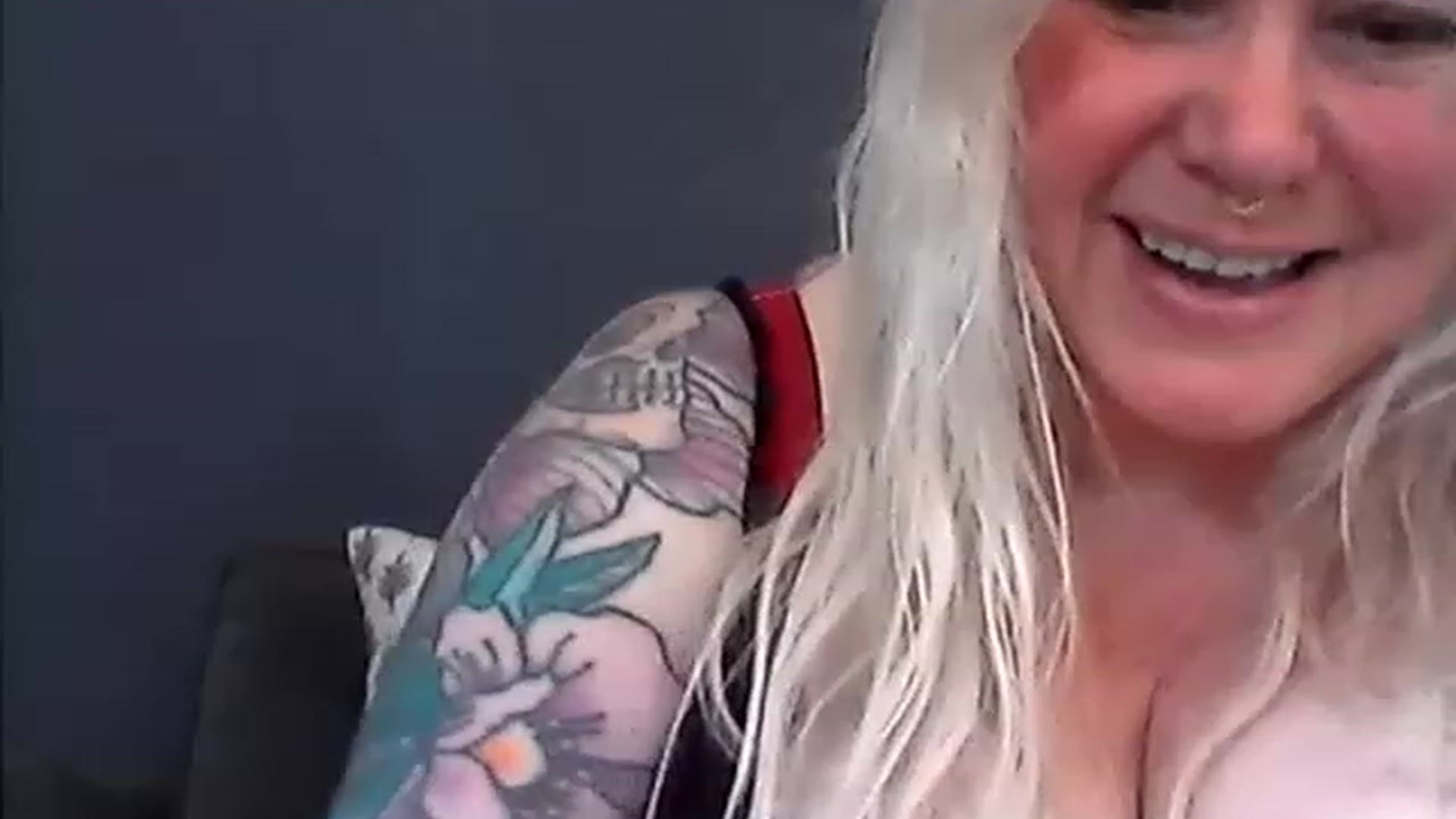 Gallery image thumbnail from Poppymoonbeam's myfreecams stream on, 03/24/2023, 11:12 image 19 of 20
