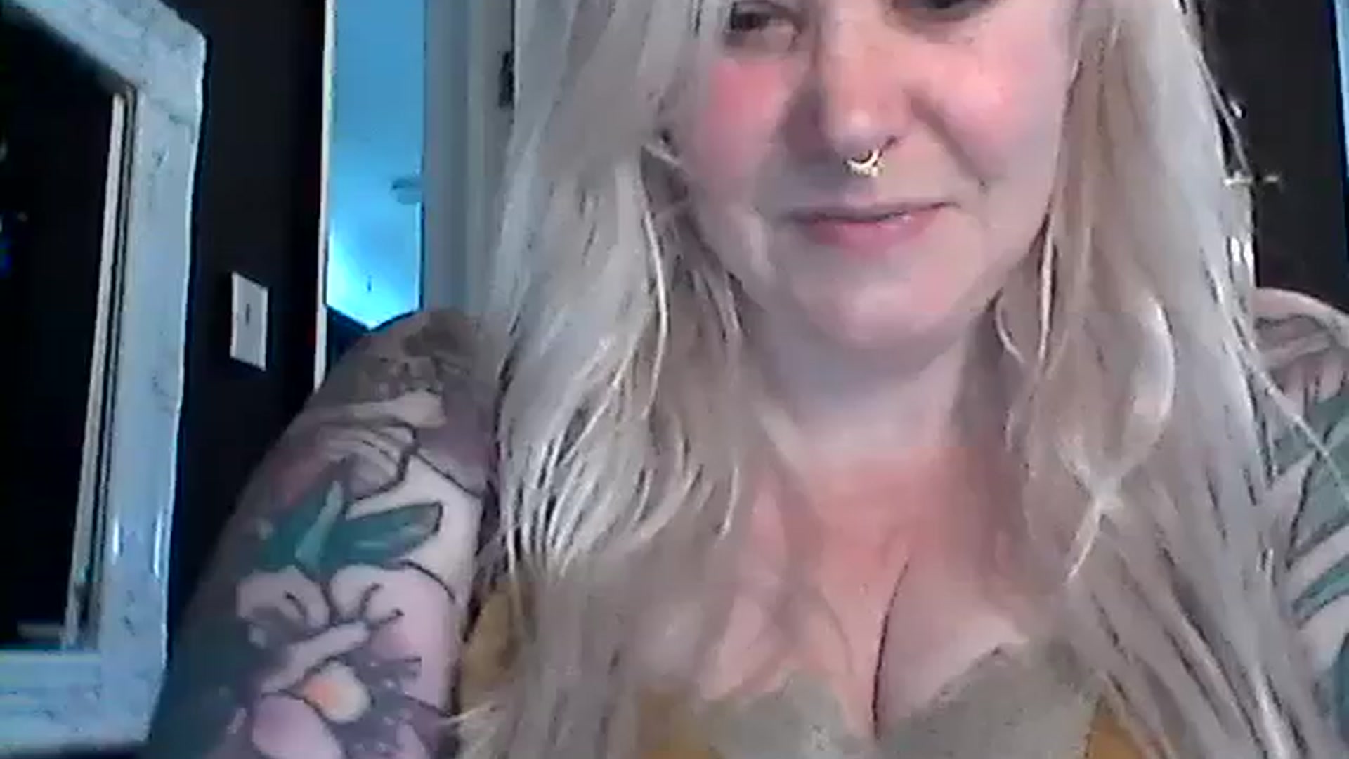 Gallery image thumbnail from Popsraven's myfreecams stream on, 10/06/2023, 11:29 image 11 of 20