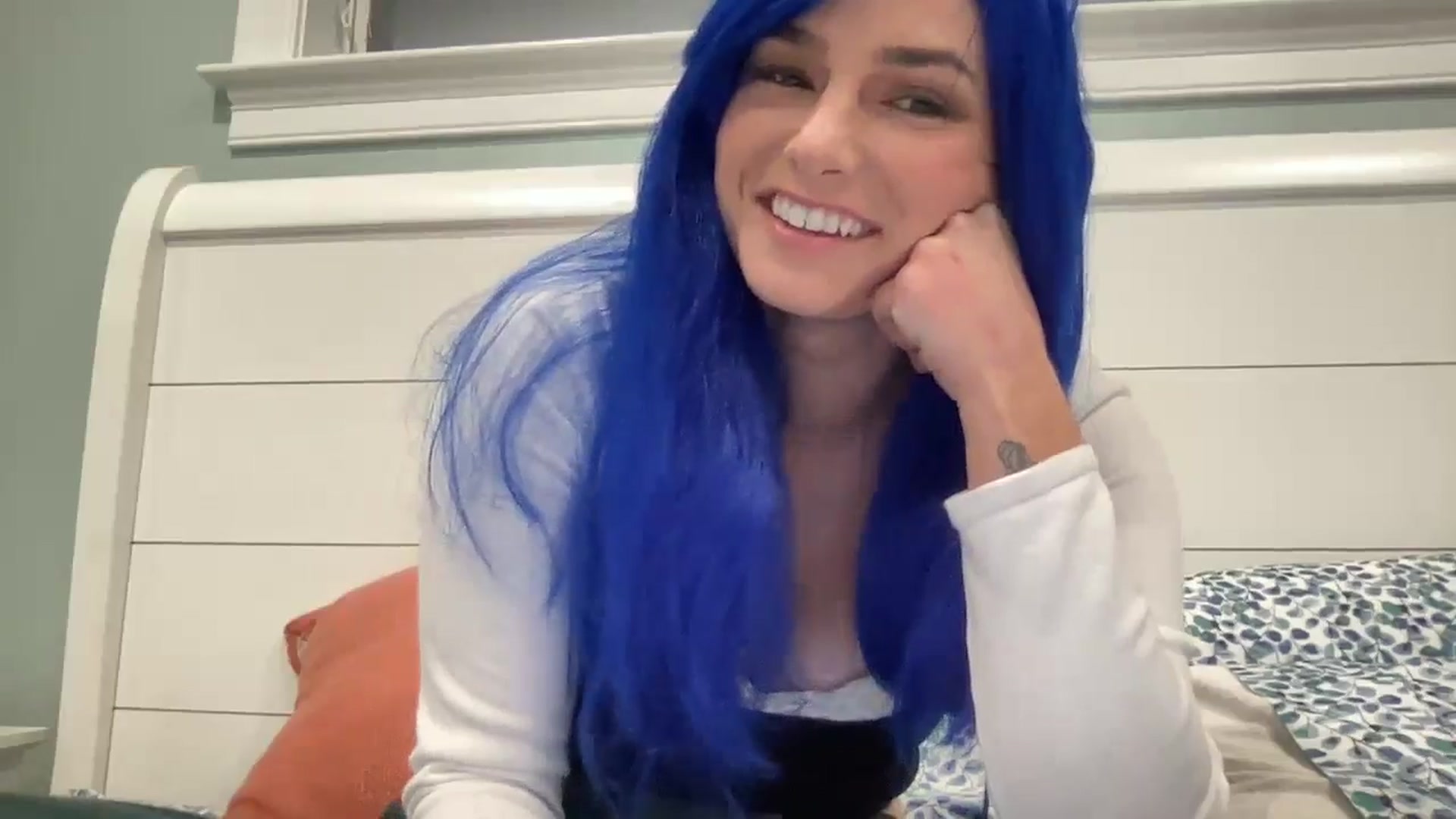 Gallery image thumbnail from PosiePleases's myfreecams stream on, 11/14/2024, 02:36 image 20 of 20