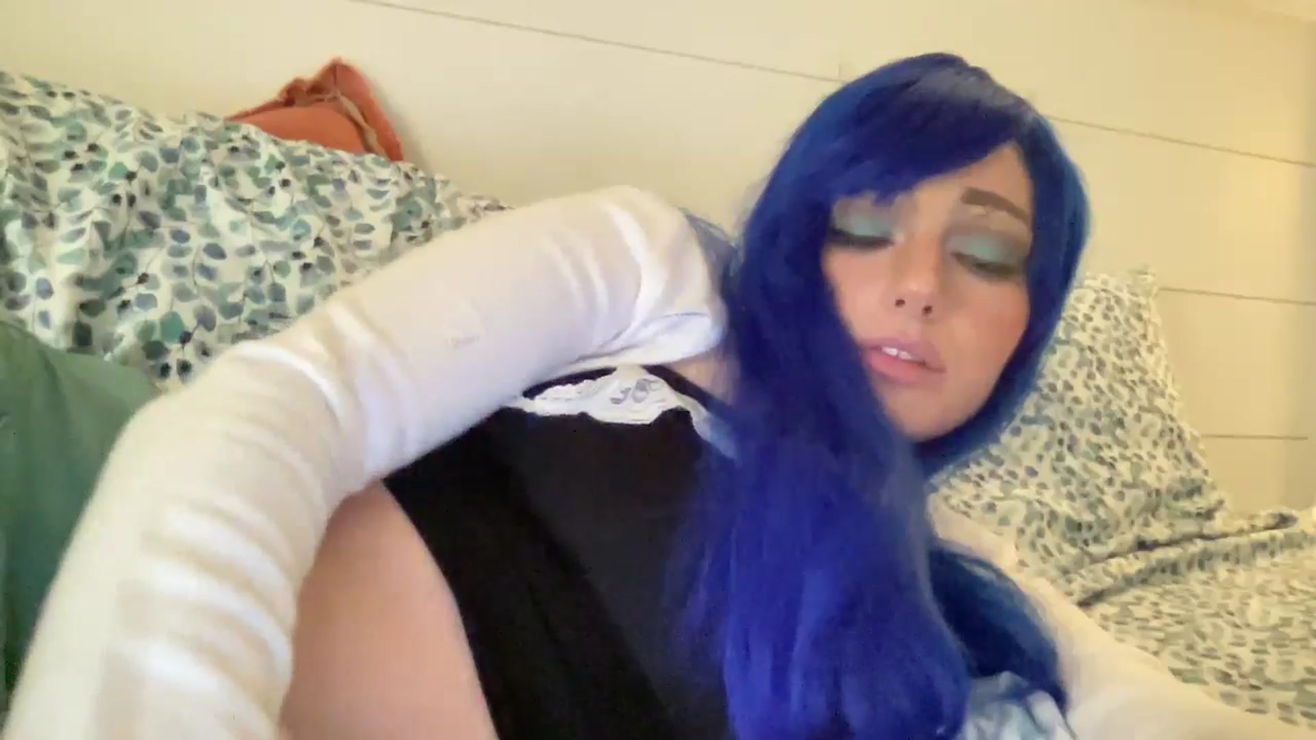 Gallery image thumbnail from PosiePleases's myfreecams stream on, 11/15/2024, 01:31 image 10 of 20