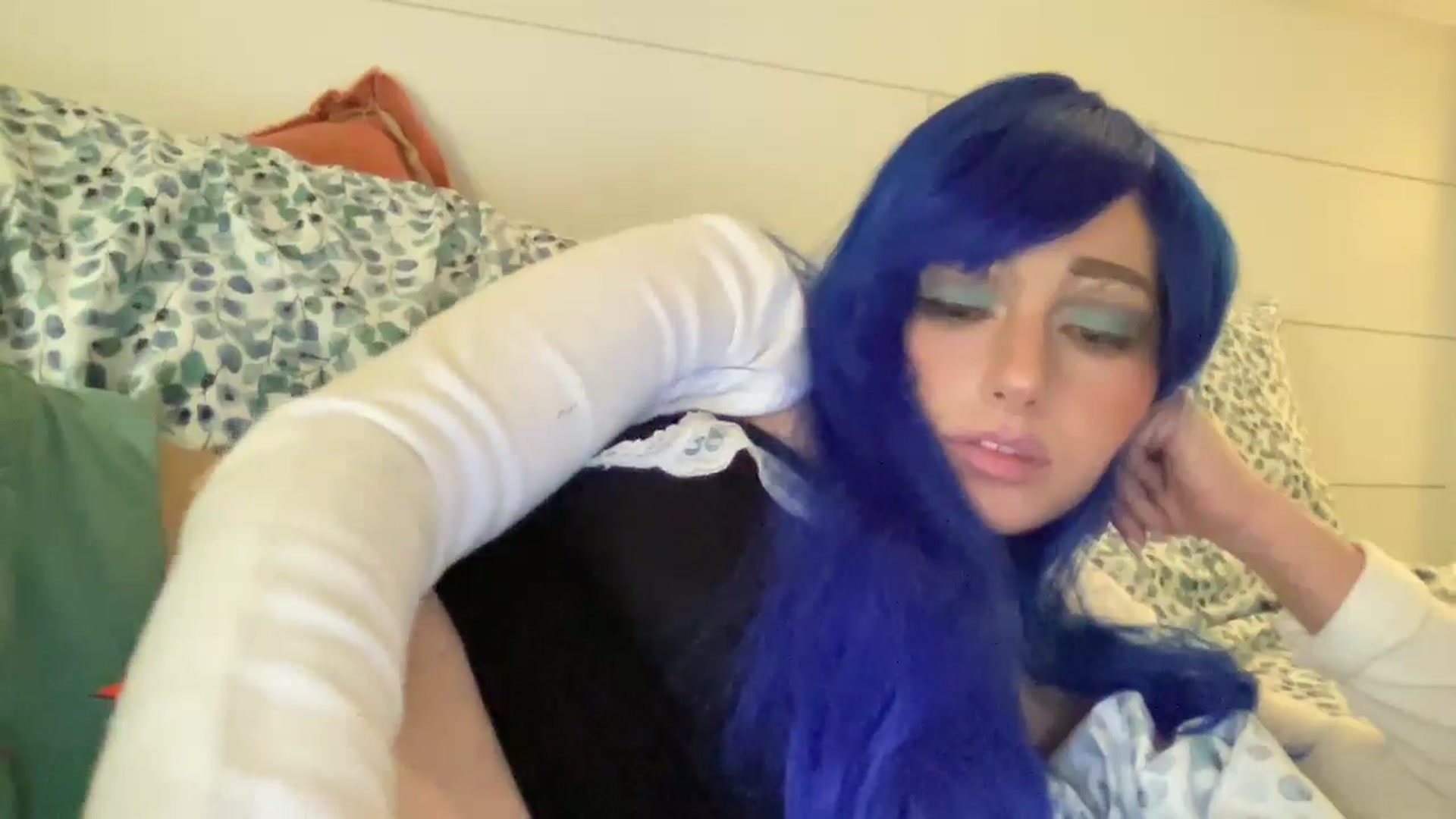 Gallery image thumbnail from PosiePleases's myfreecams stream on, 11/15/2024, 01:31 image 6 of 20