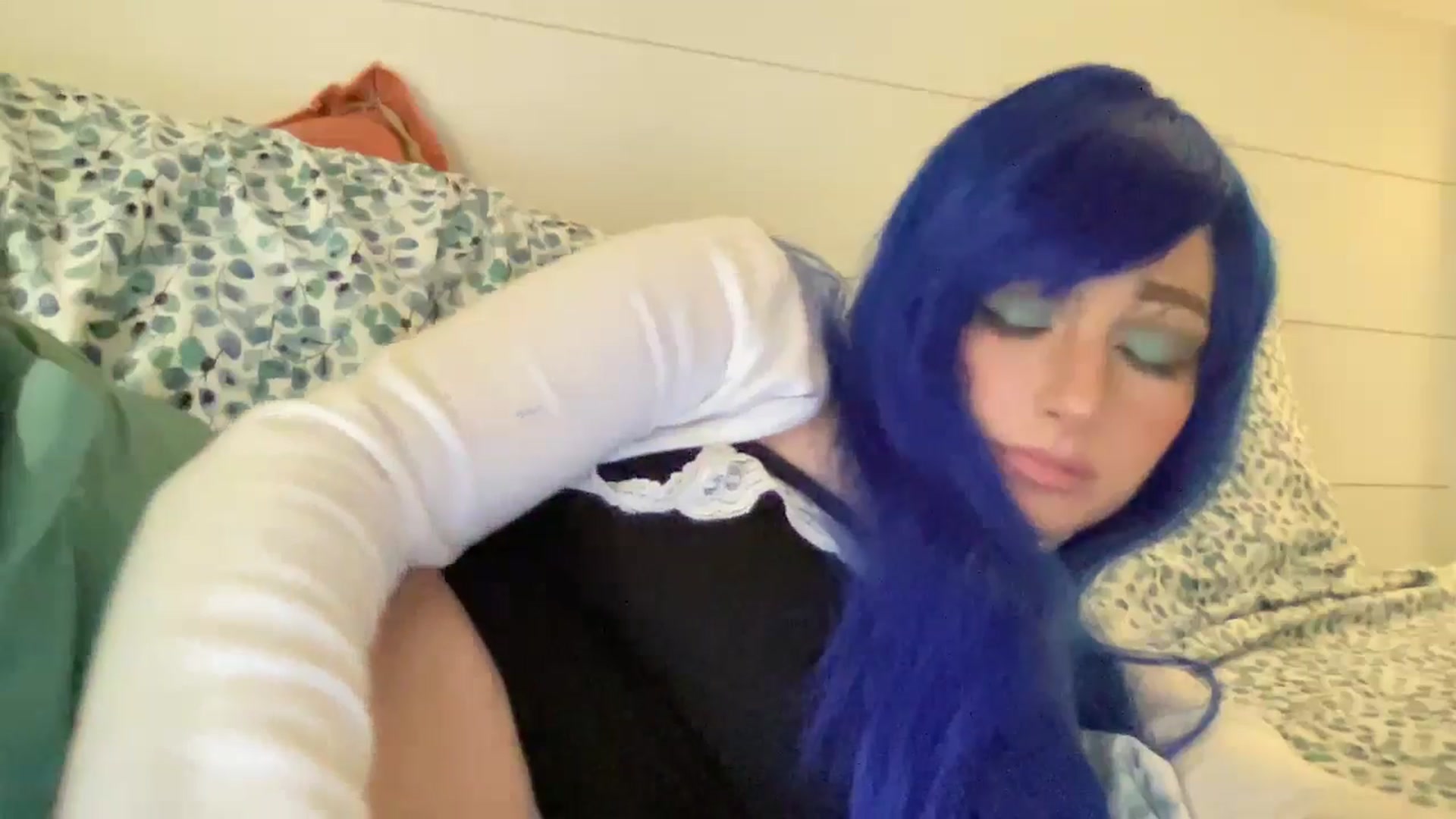 Gallery image thumbnail from PosiePleases's myfreecams stream on, 11/15/2024, 01:31 image 12 of 20