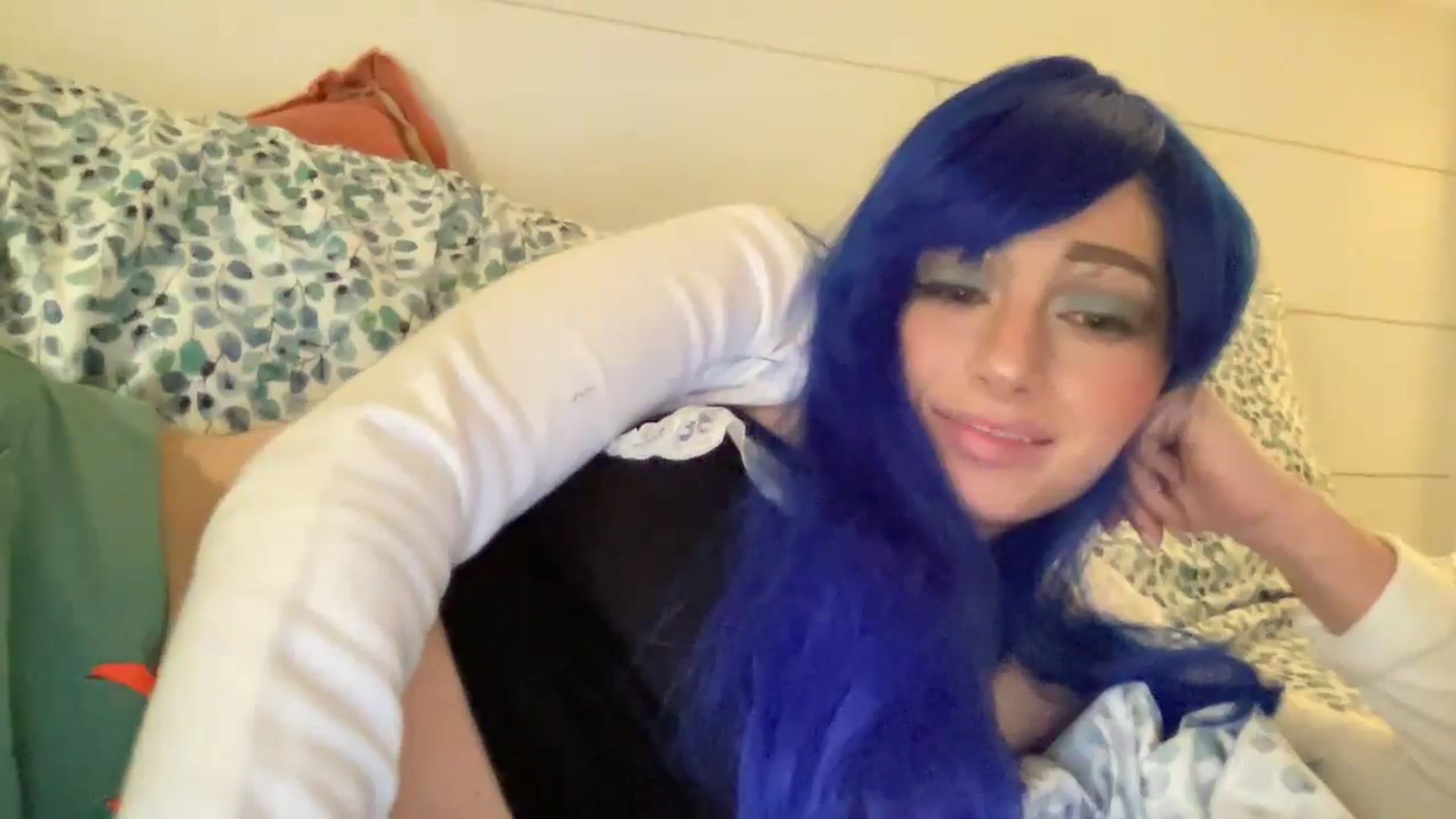 Gallery image thumbnail from PosiePleases's myfreecams stream on, 11/15/2024, 01:31 image 9 of 20