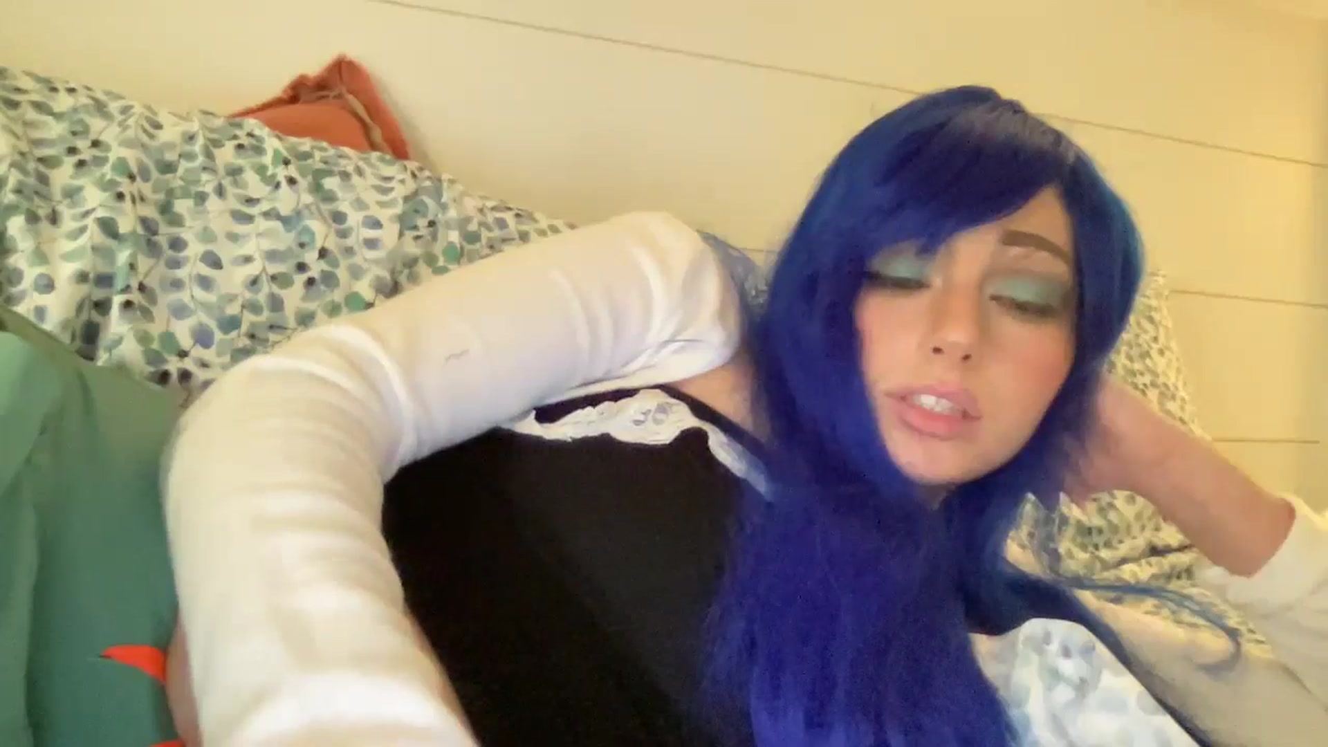 Gallery image thumbnail from PosiePleases's myfreecams stream on, 11/15/2024, 01:31 image 17 of 20