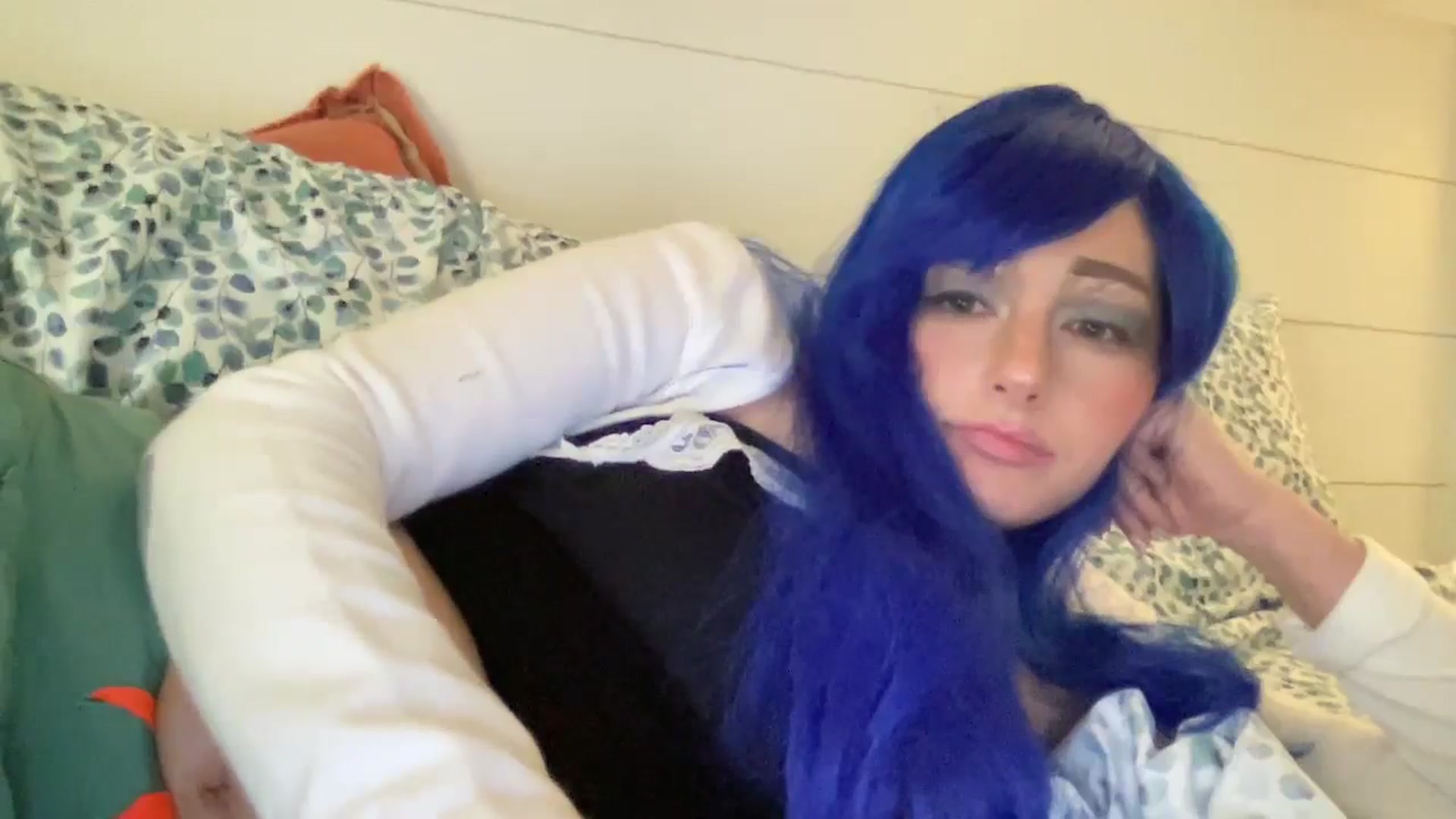 Gallery image thumbnail from PosiePleases's myfreecams stream on, 11/15/2024, 01:31 image 8 of 20