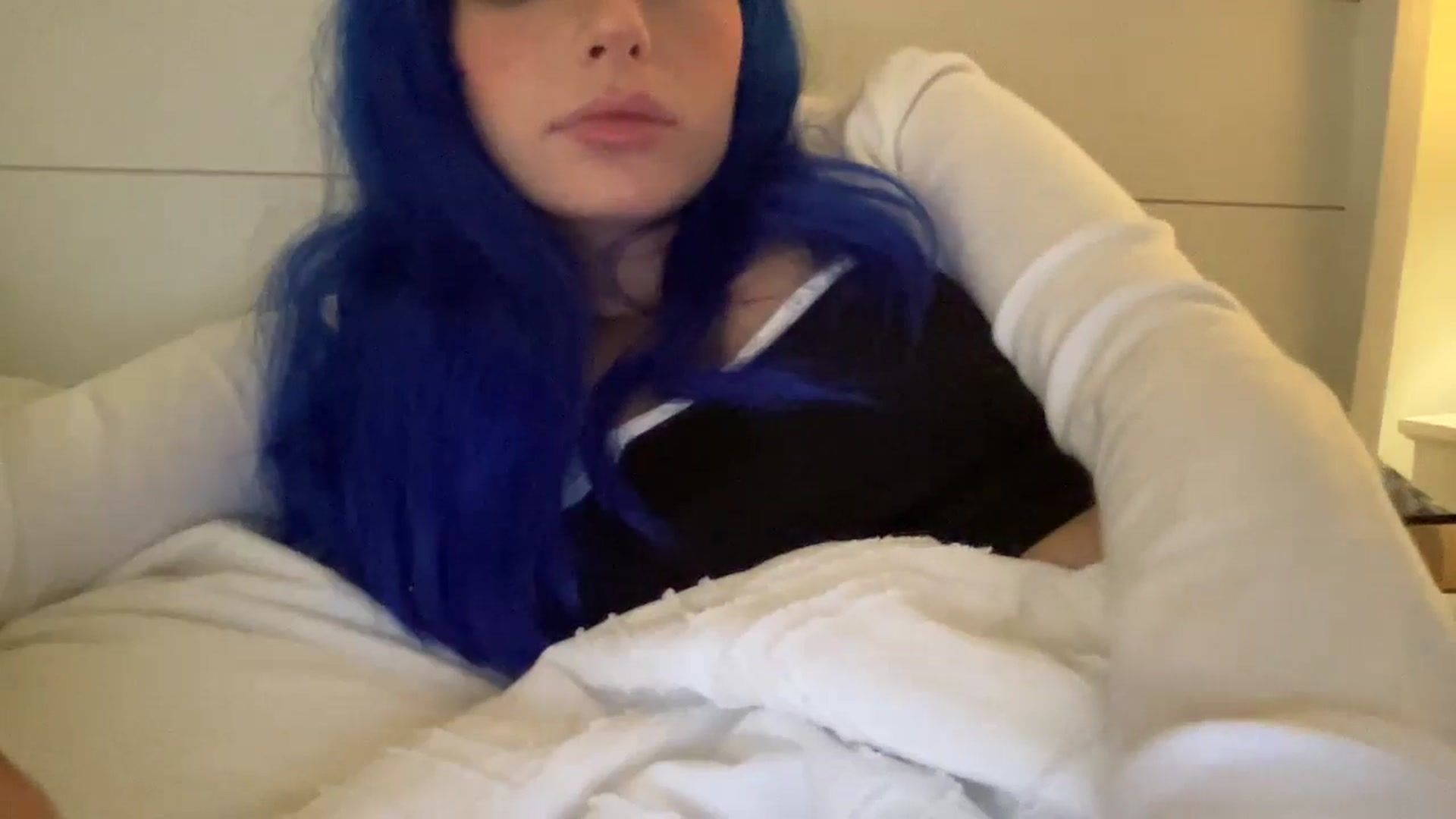 Gallery image thumbnail from PosiePleases's myfreecams stream on, 11/15/2024, 04:43 image 6 of 20