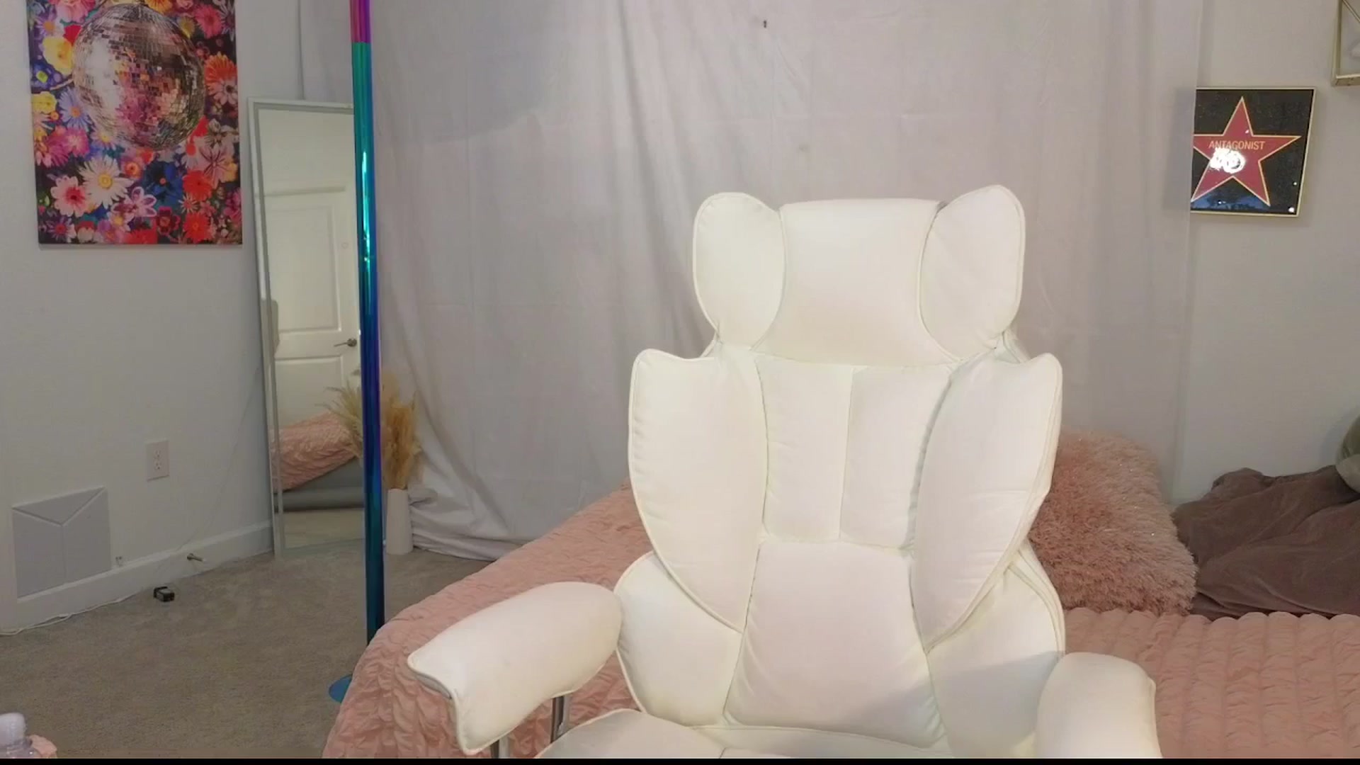 Gallery image thumbnail from PossumPrincss's myfreecams stream on, 07/22/2025, 03:24 image 4 of 20