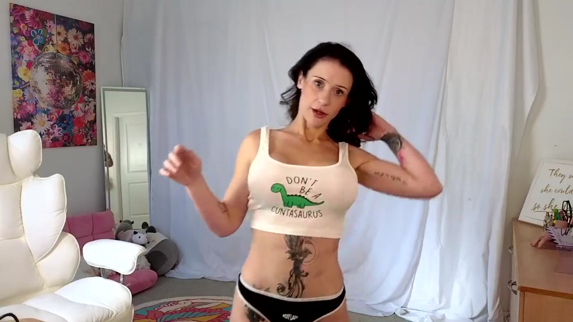 Gallery image thumbnail from PossumPrincss's myfreecams stream on, 11/04/2025, 17:40 image 6 of 20