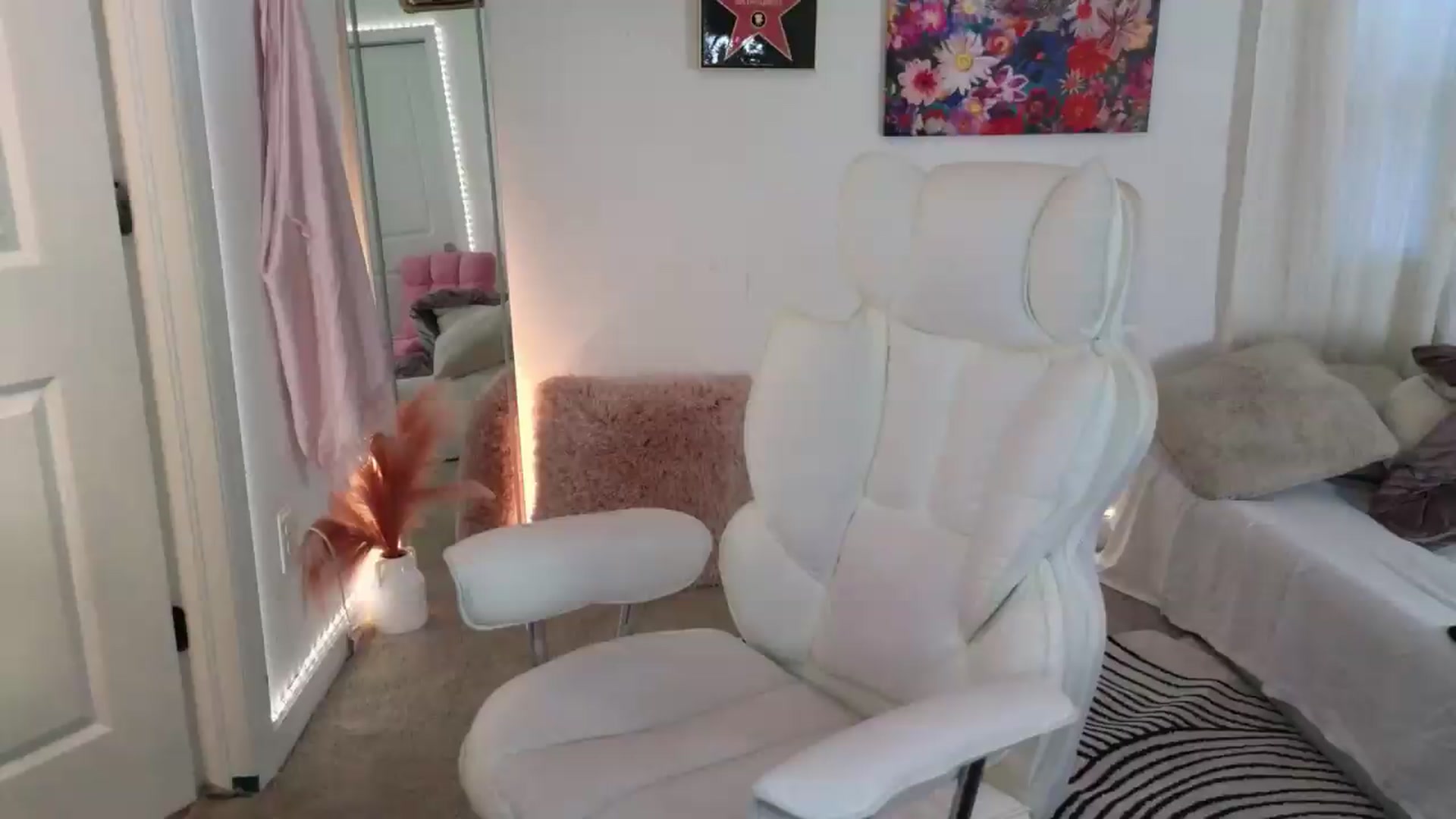 Gallery image thumbnail from PossumPrincss's myfreecams stream on, 06/20/2026, 22:19 image 18 of 20