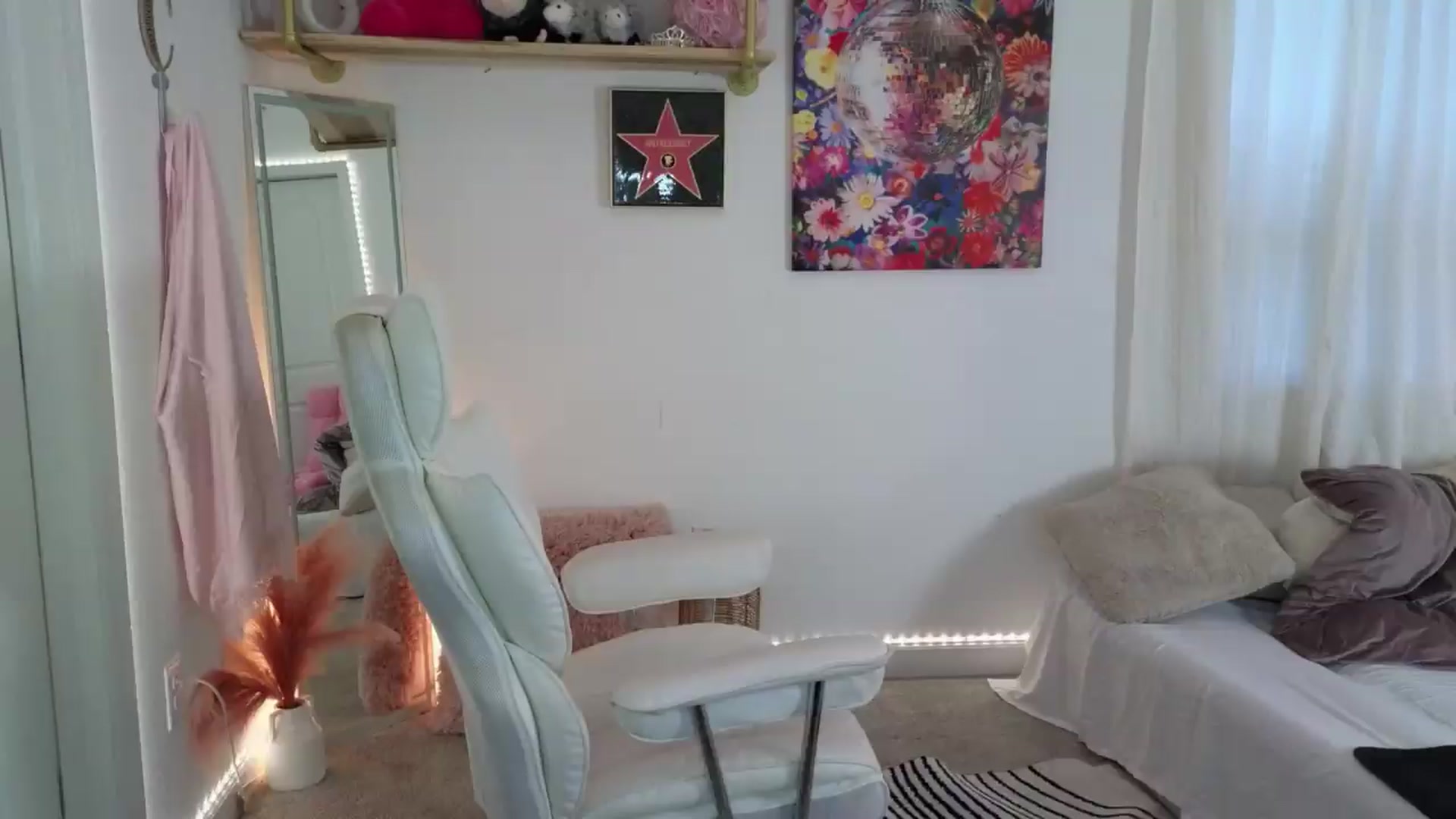 Gallery image thumbnail from PossumPrincss's myfreecams stream on, 06/20/2026, 22:19 image 7 of 20