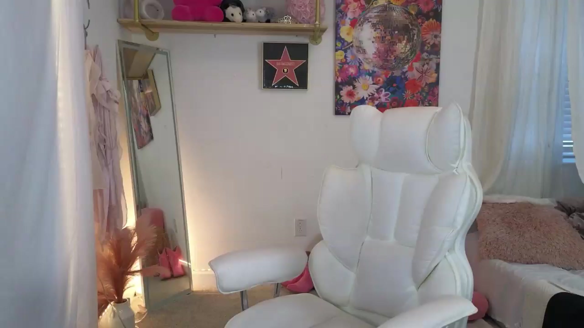 Gallery image thumbnail from PossumPrincss's myfreecams stream on, 08/18/2026, 18:44 image 4 of 20