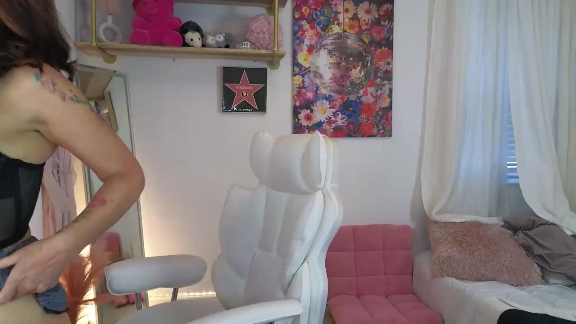 Gallery image thumbnail from PossumPrincss's myfreecams stream on, 08/18/2026, 18:44 image 13 of 20