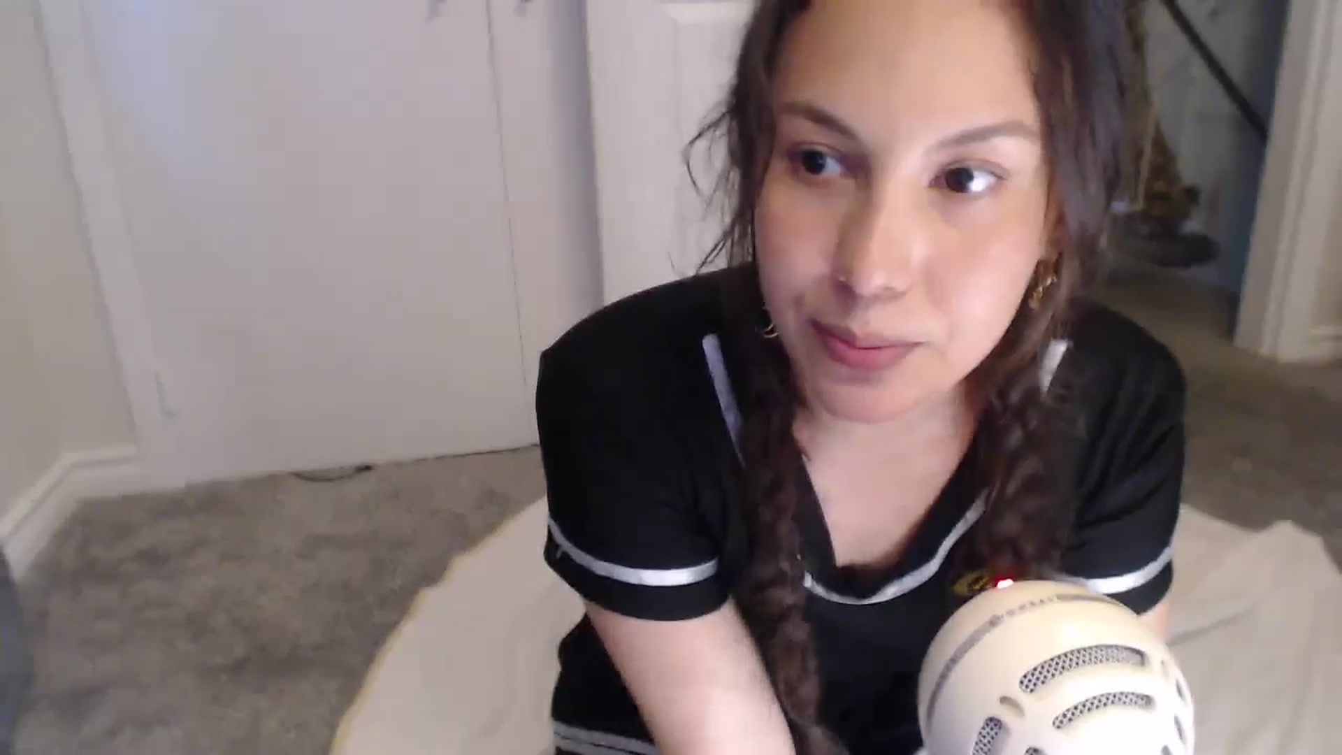 Gallery image thumbnail from Pot_Kitten's myfreecams stream on, 06/19/2024, 20:27 image 13 of 20