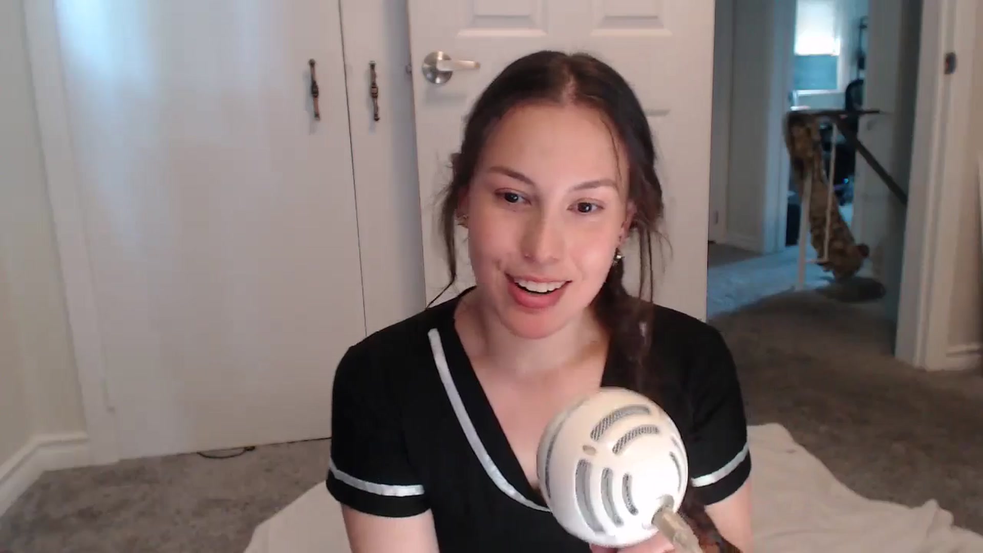Gallery image thumbnail from Pot_Kitten's myfreecams stream on, 06/19/2024, 20:27 image 7 of 20