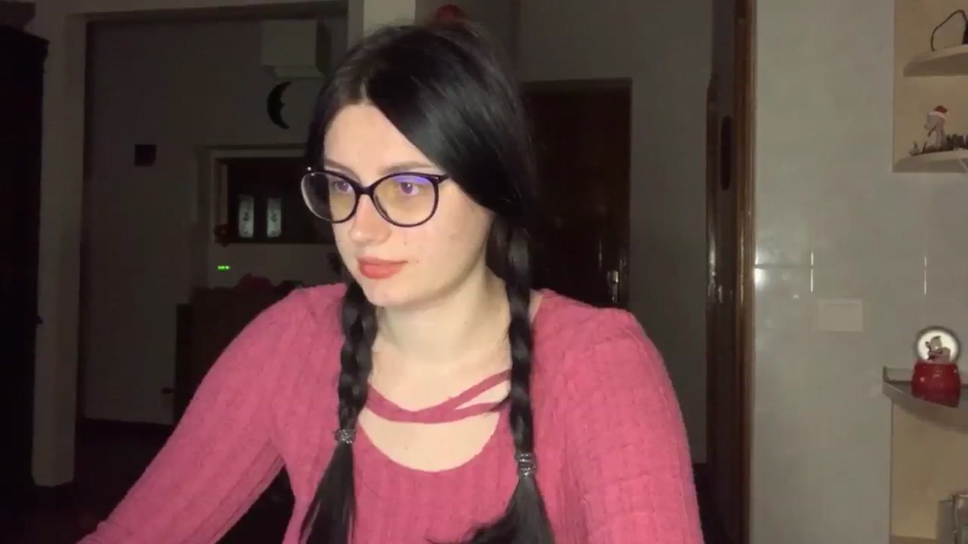 Gallery image thumbnail from PotatoChipss's myfreecams stream on, 12/21/2024, 19:29 image 14 of 20