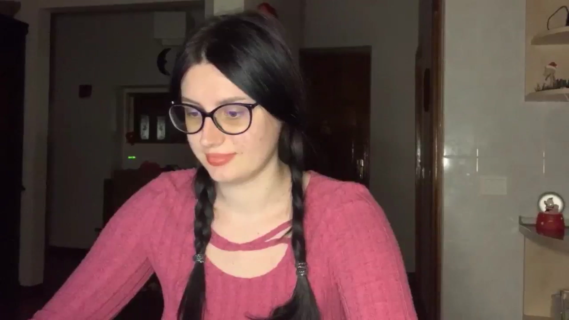 Gallery image thumbnail from PotatoChipss's myfreecams stream on, 12/21/2024, 19:29 image 18 of 20