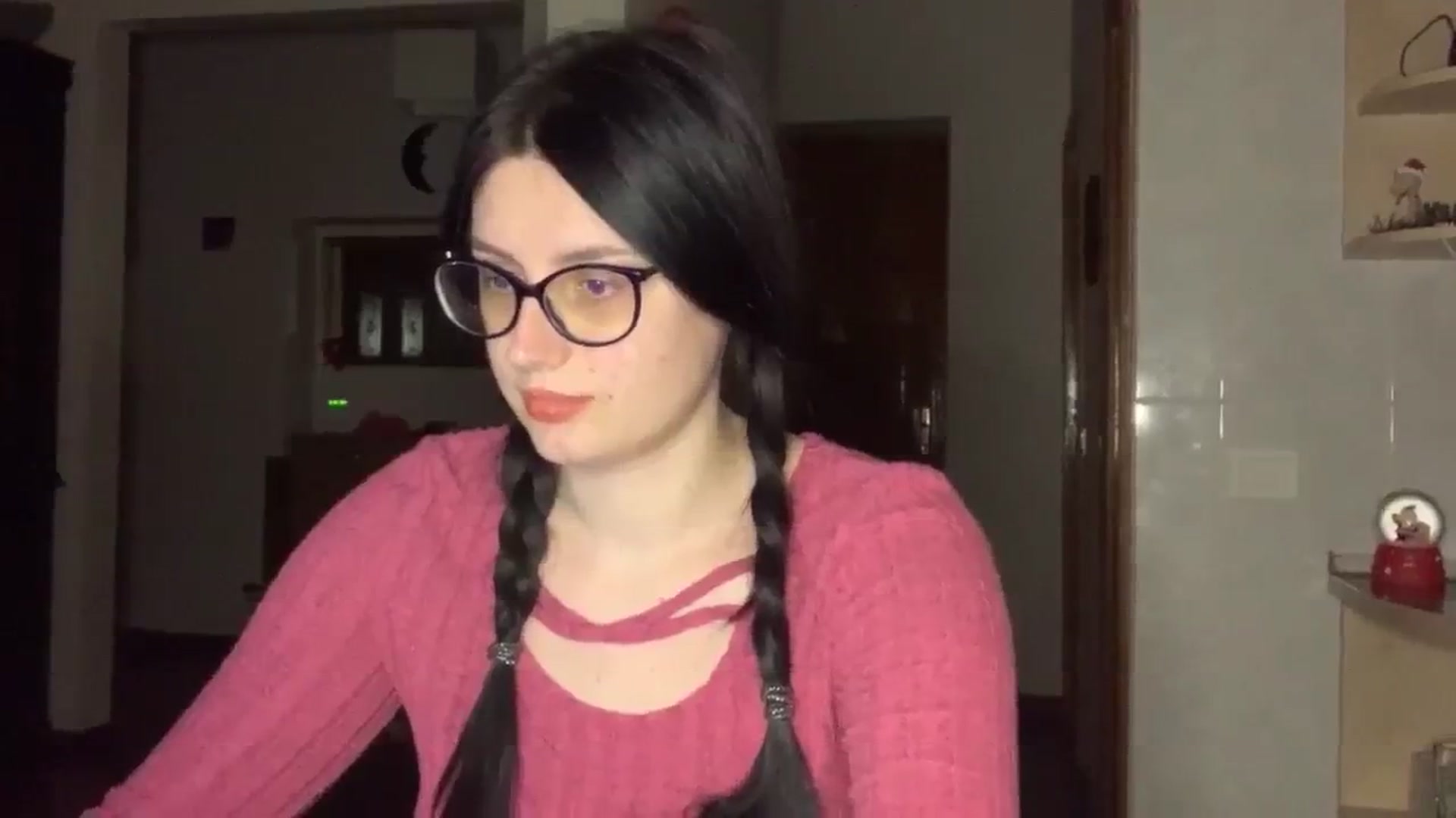 Gallery image thumbnail from PotatoChipss's myfreecams stream on, 12/21/2024, 19:29 image 16 of 20
