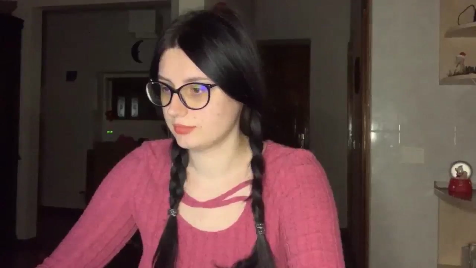 Gallery image thumbnail from PotatoChipss's myfreecams stream on, 12/21/2024, 19:29 image 8 of 20