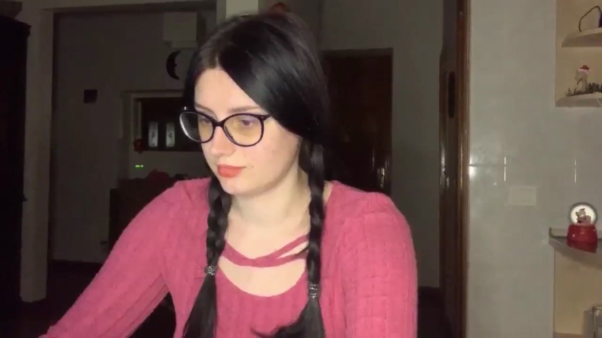 Gallery image thumbnail from PotatoChipss's myfreecams stream on, 12/21/2024, 19:29 image 10 of 20