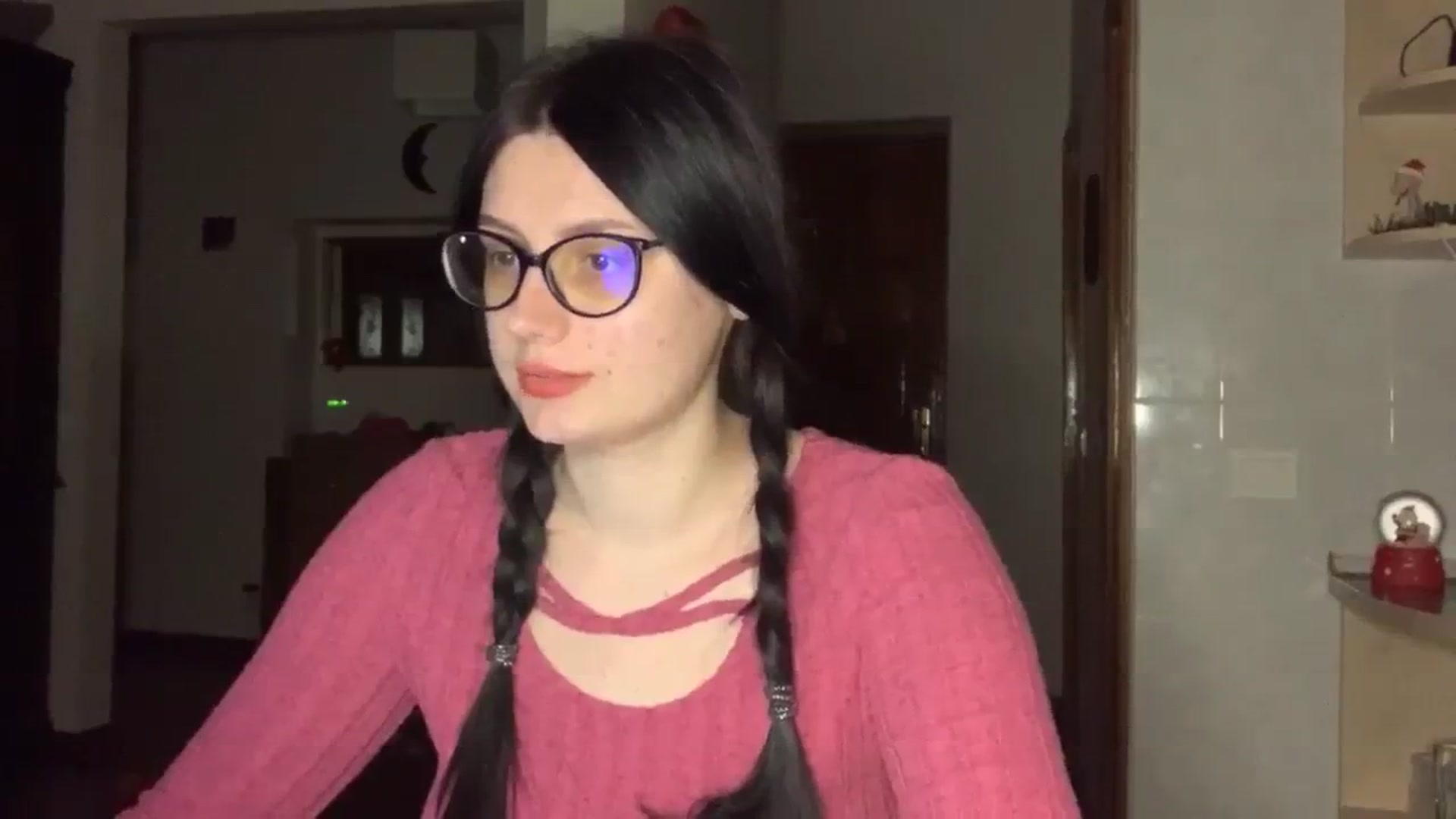 Gallery image thumbnail from PotatoChipss's myfreecams stream on, 12/21/2024, 19:29 image 7 of 20