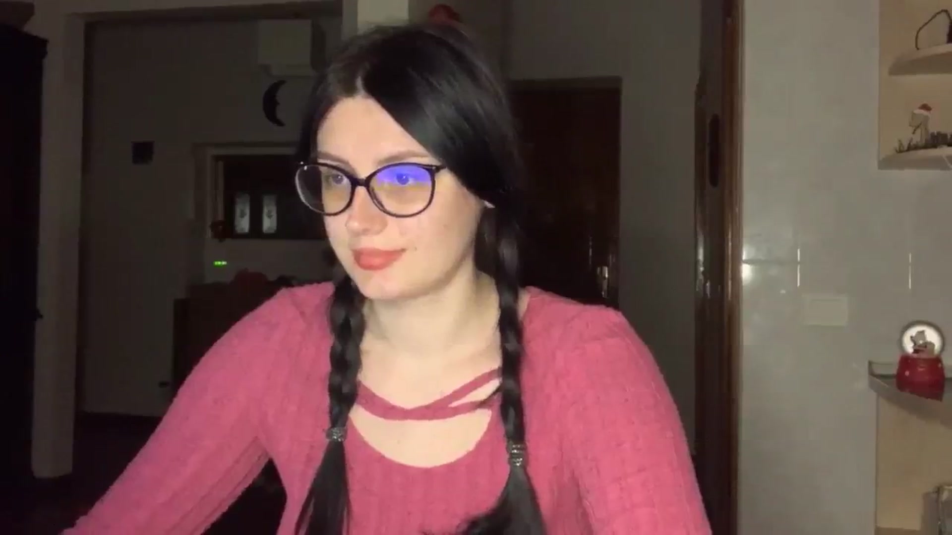 Gallery image thumbnail from PotatoChipss's myfreecams stream on, 12/21/2024, 19:29 image 15 of 20