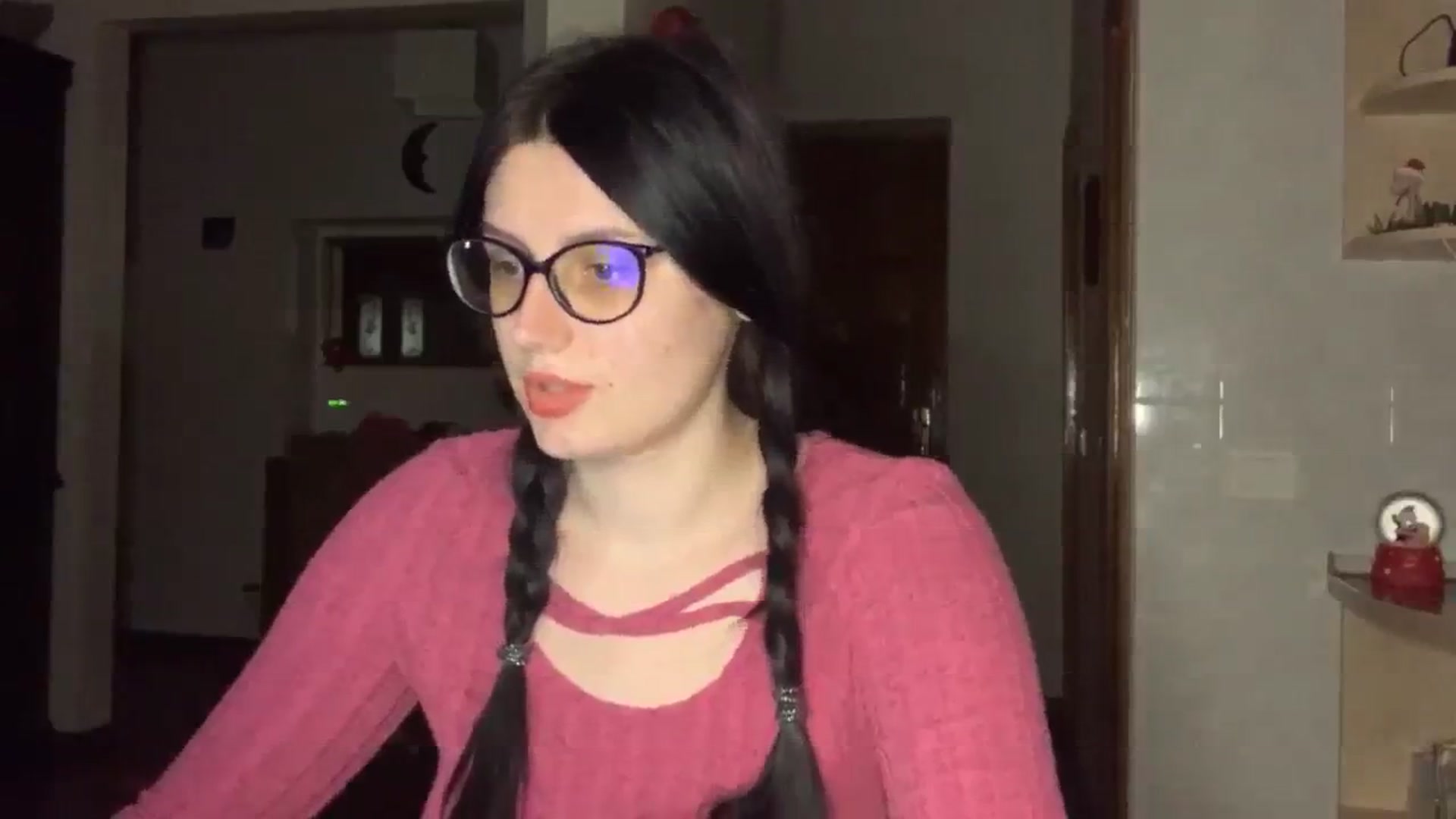 Gallery image thumbnail from PotatoChipss's myfreecams stream on, 12/21/2024, 19:29 image 13 of 20