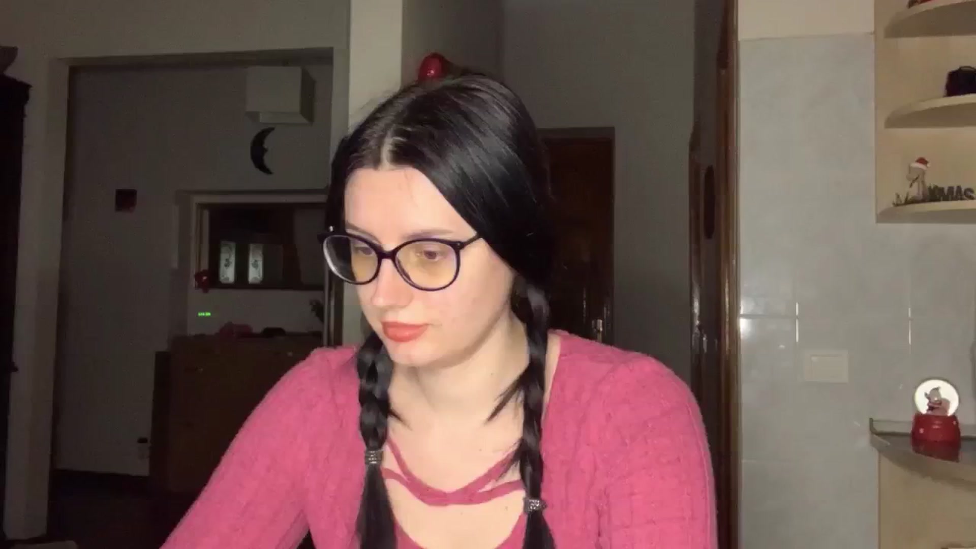 Gallery image thumbnail from PotatoChipss's myfreecams stream on, 12/22/2024, 18:51 image 16 of 20