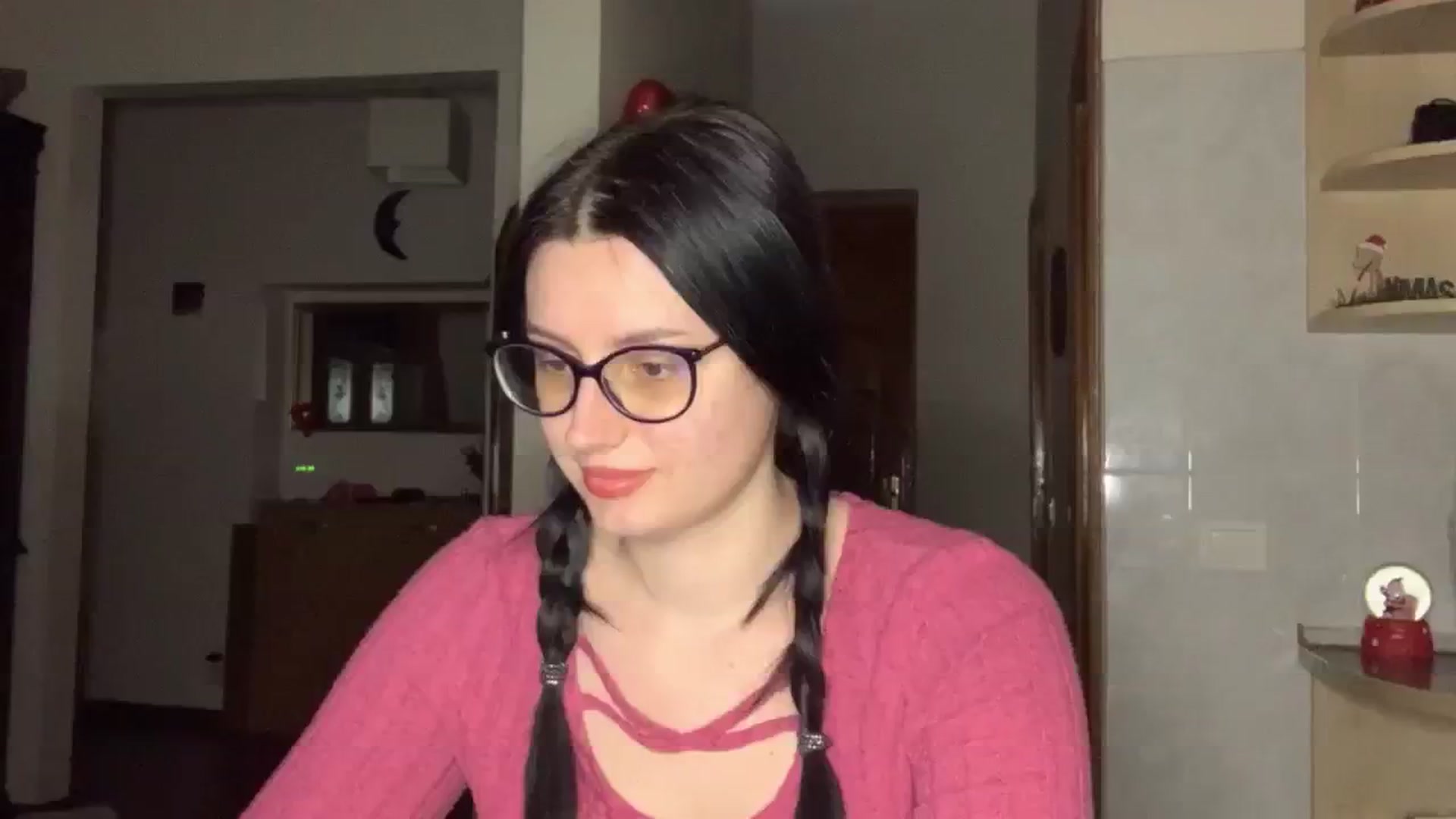 Gallery image thumbnail from PotatoChipss's myfreecams stream on, 12/22/2024, 18:51 image 12 of 20