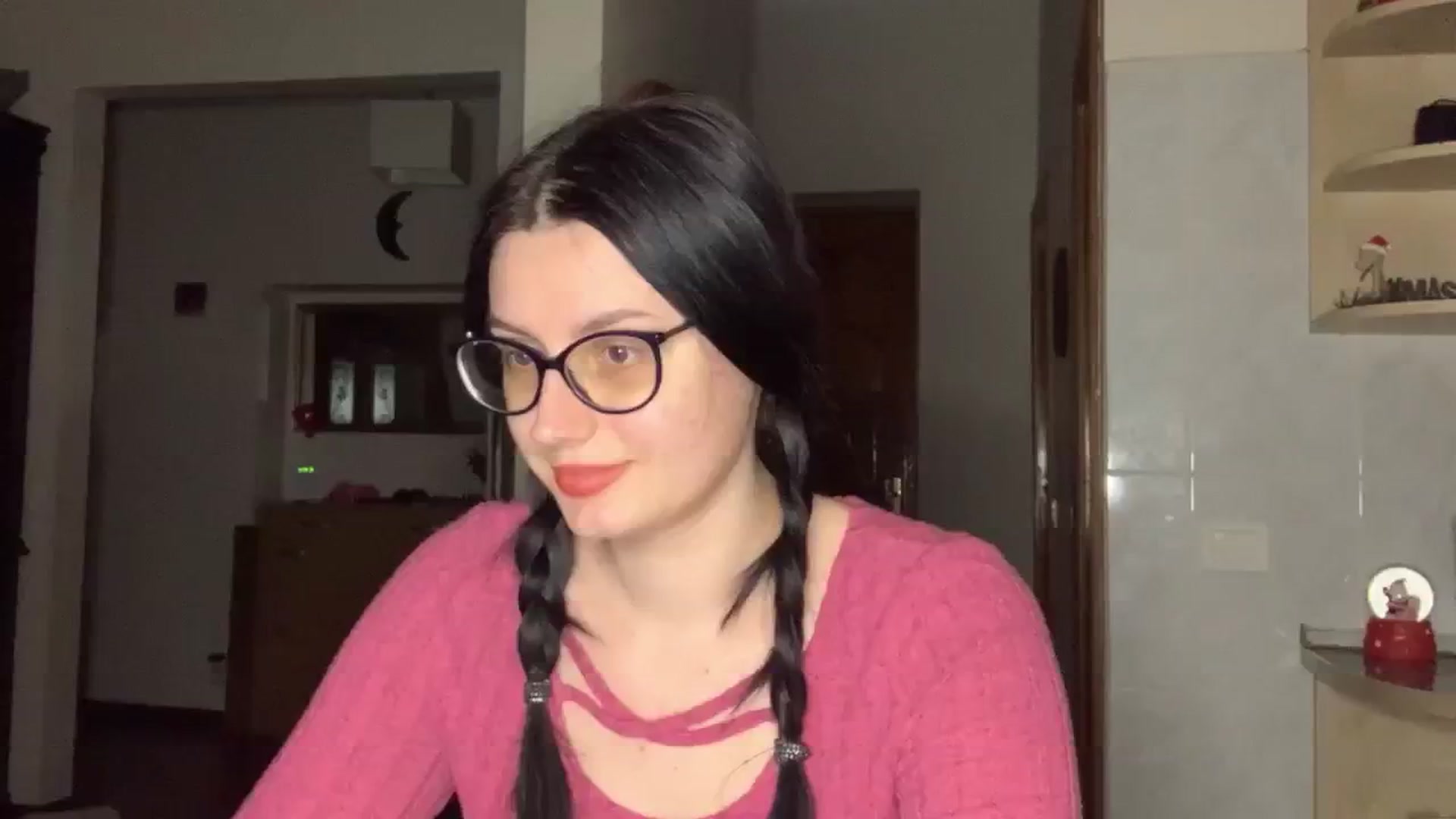 Gallery image thumbnail from PotatoChipss's myfreecams stream on, 12/22/2024, 18:51 image 6 of 20