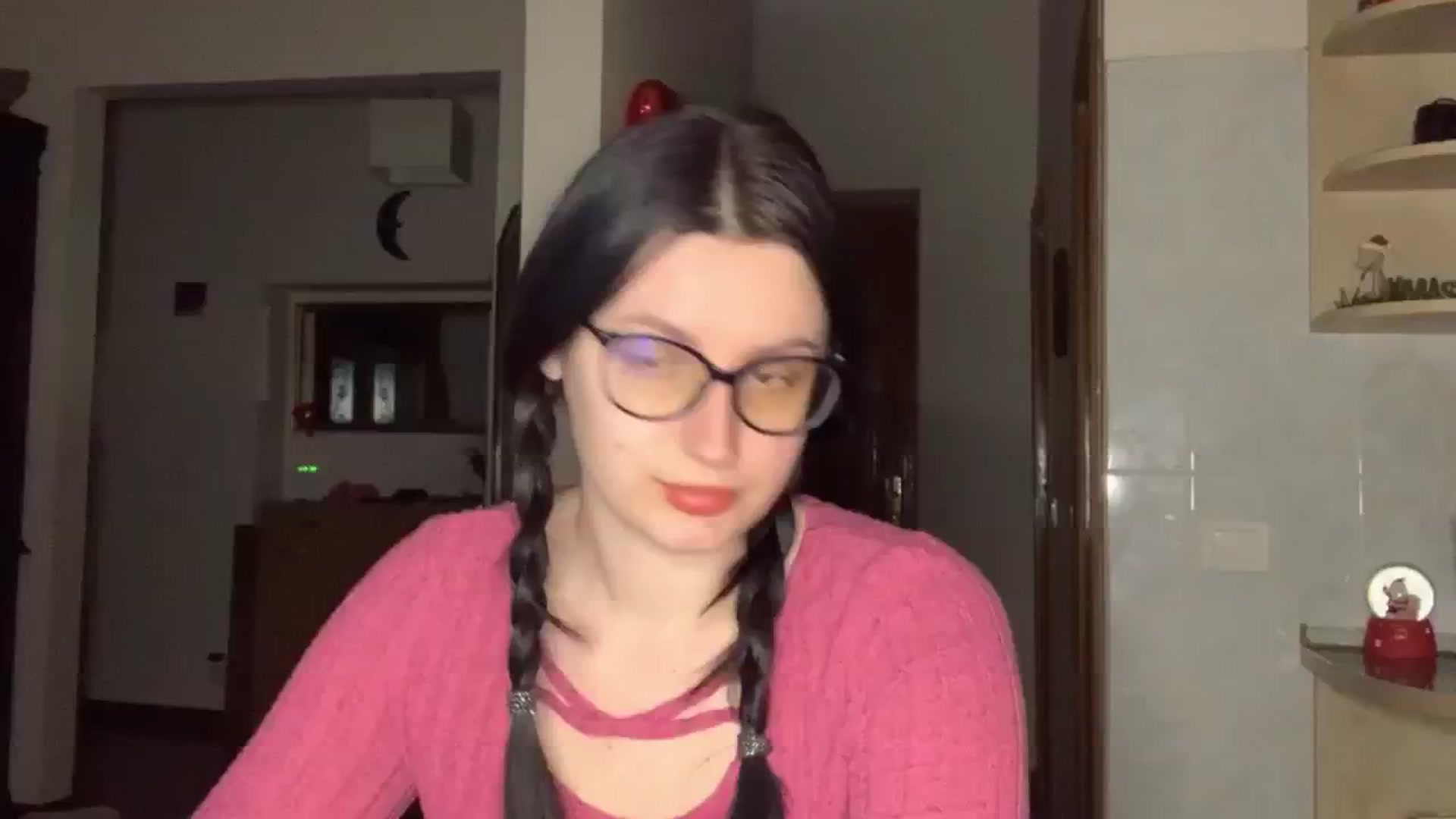 Gallery image thumbnail from PotatoChipss's myfreecams stream on, 12/22/2024, 18:51 image 10 of 20