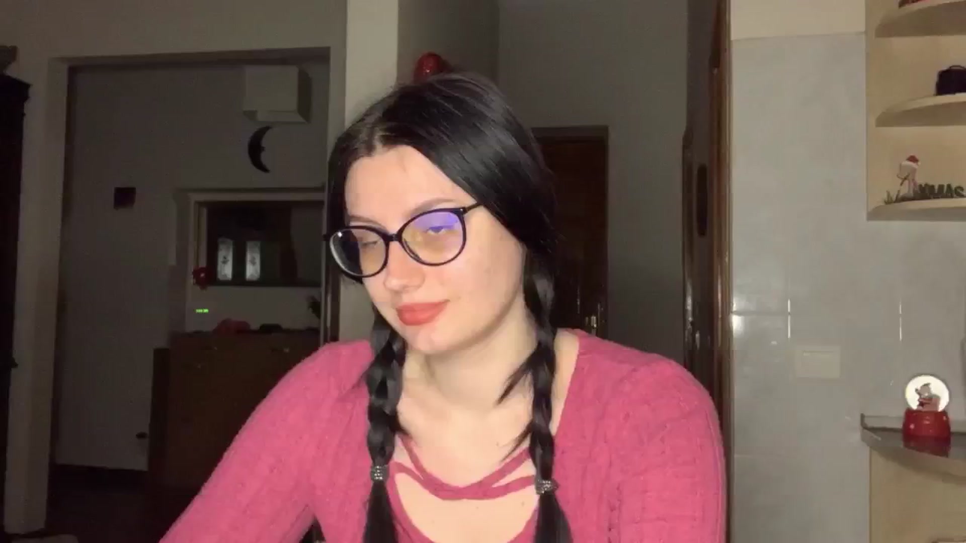 Gallery image thumbnail from PotatoChipss's myfreecams stream on, 12/22/2024, 18:51 image 14 of 20