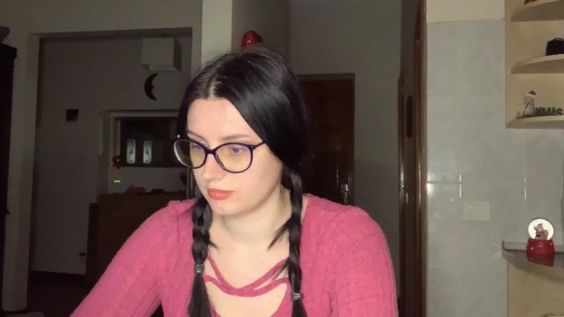 Gallery image thumbnail from PotatoChipss's myfreecams stream on, 12/22/2024, 19:16 image 17 of 20