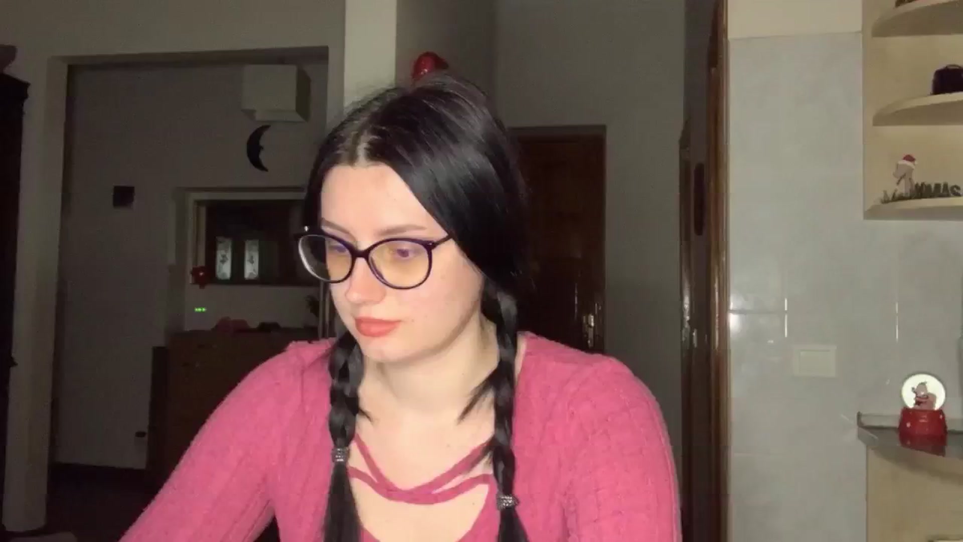 Gallery image thumbnail from PotatoChipss's myfreecams stream on, 12/22/2024, 19:16 image 8 of 20