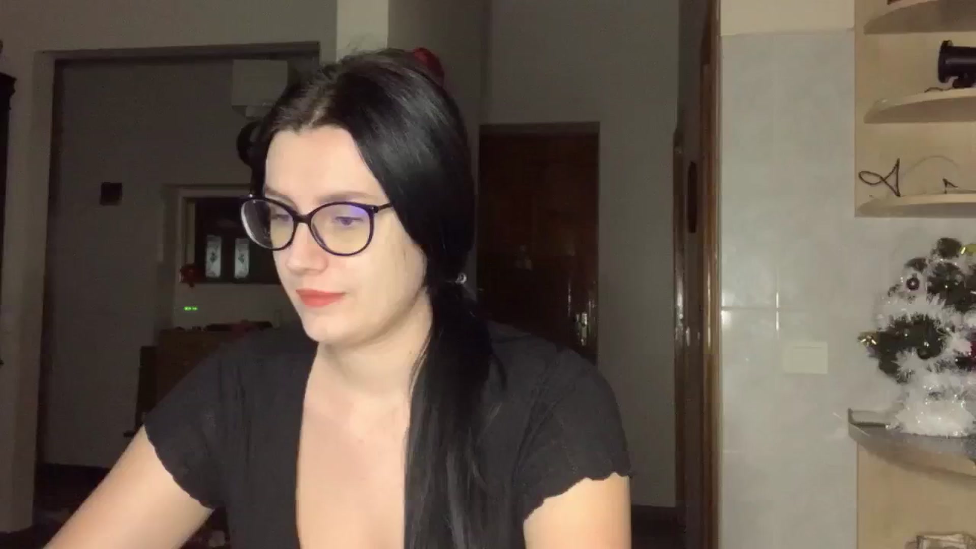Gallery image thumbnail from PotatoChipss's myfreecams stream on, 01/04/2025, 17:45 image 15 of 20