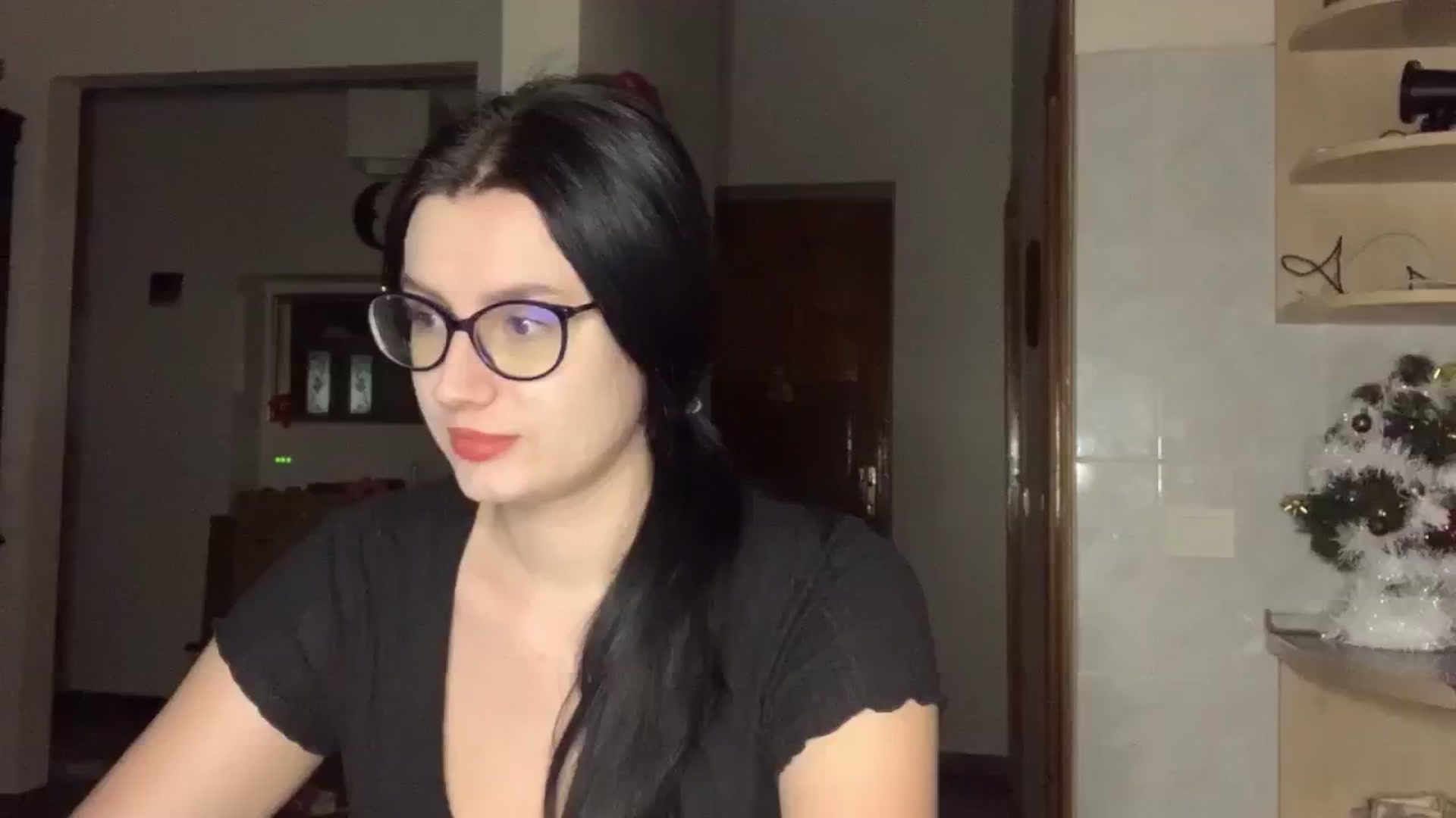 Gallery image thumbnail from PotatoChipss's myfreecams stream on, 01/04/2025, 17:45 image 13 of 20