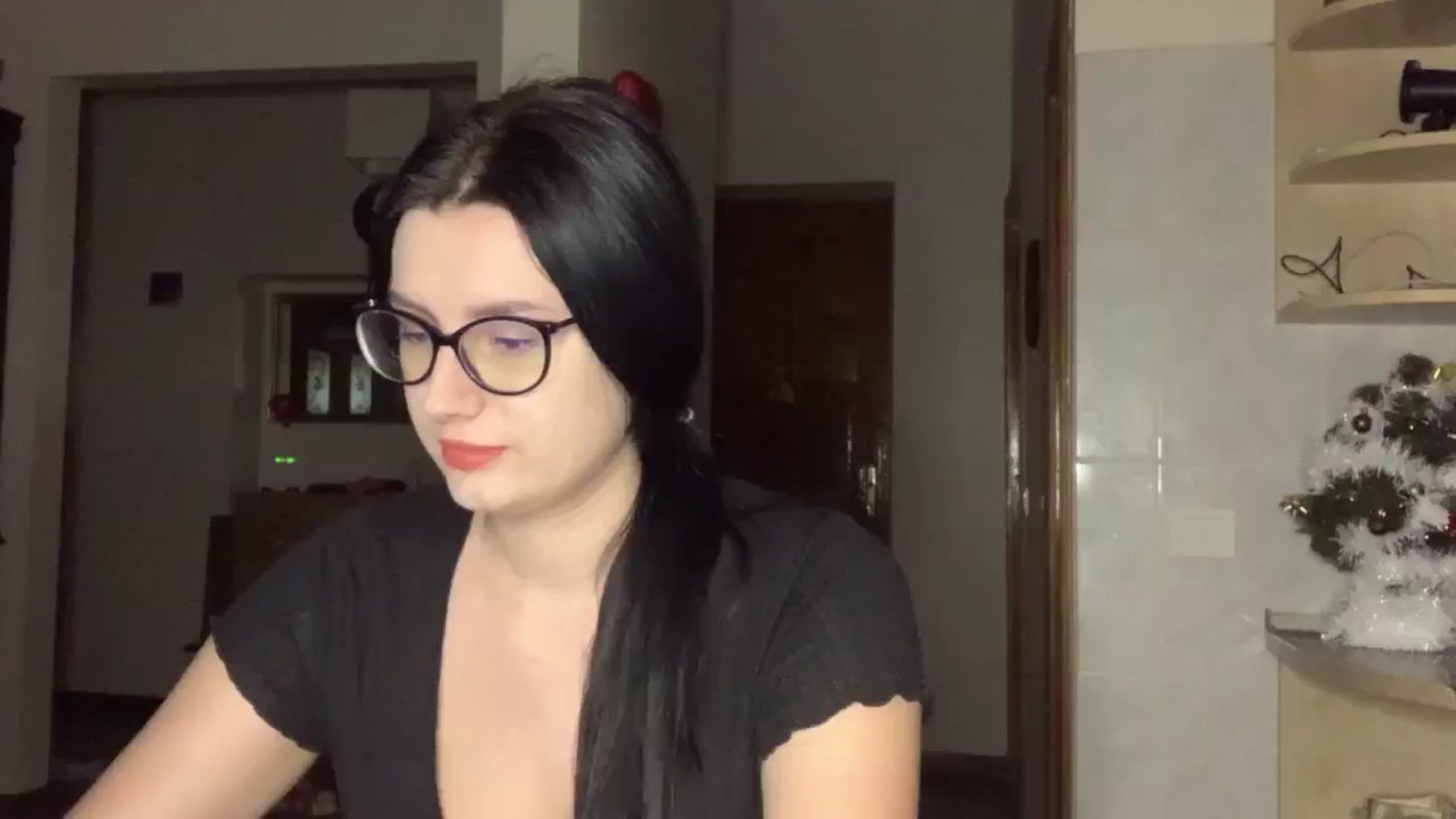 Gallery image thumbnail from PotatoChipss's myfreecams stream on, 01/04/2025, 17:45 image 18 of 20