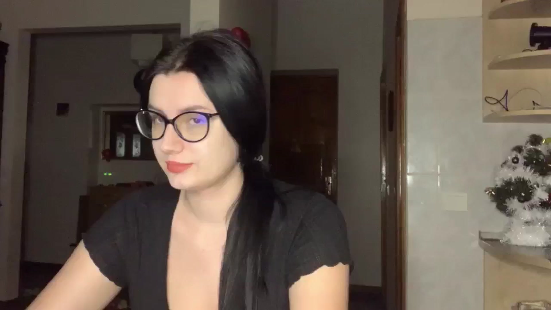Gallery image thumbnail from PotatoChipss's myfreecams stream on, 01/04/2025, 17:45 image 17 of 20