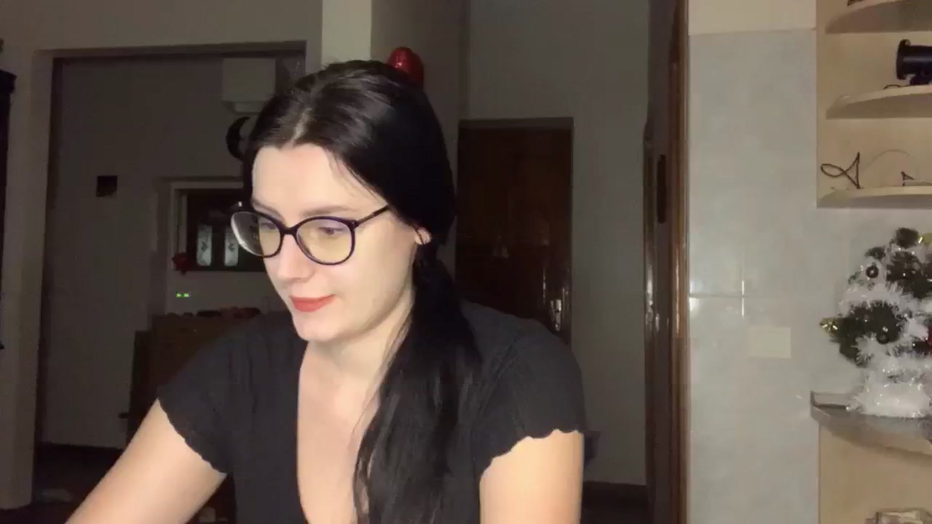 Gallery image thumbnail from PotatoChipss's myfreecams stream on, 01/04/2025, 17:45 image 2 of 20