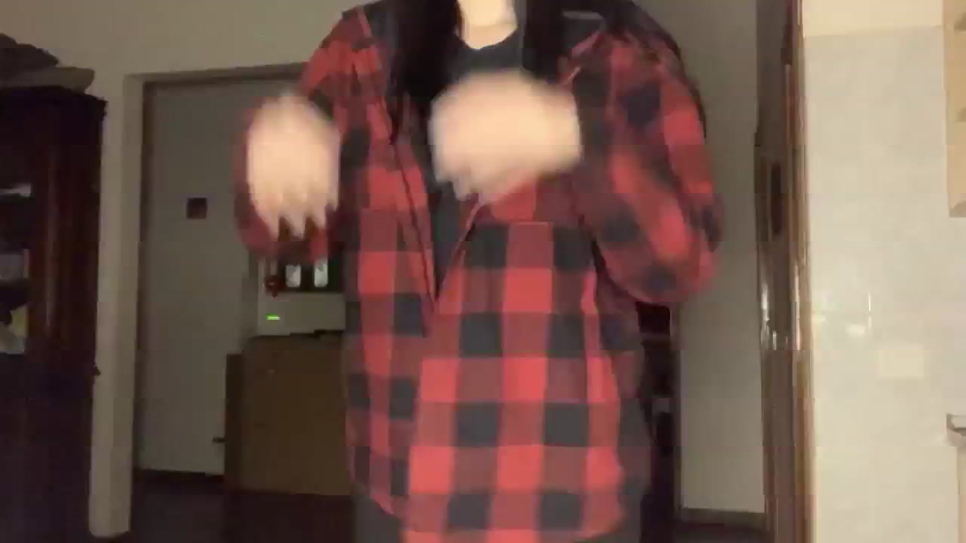 Gallery image thumbnail from PotatoChipss's myfreecams stream on, 03/17/2025, 20:27 image 18 of 20