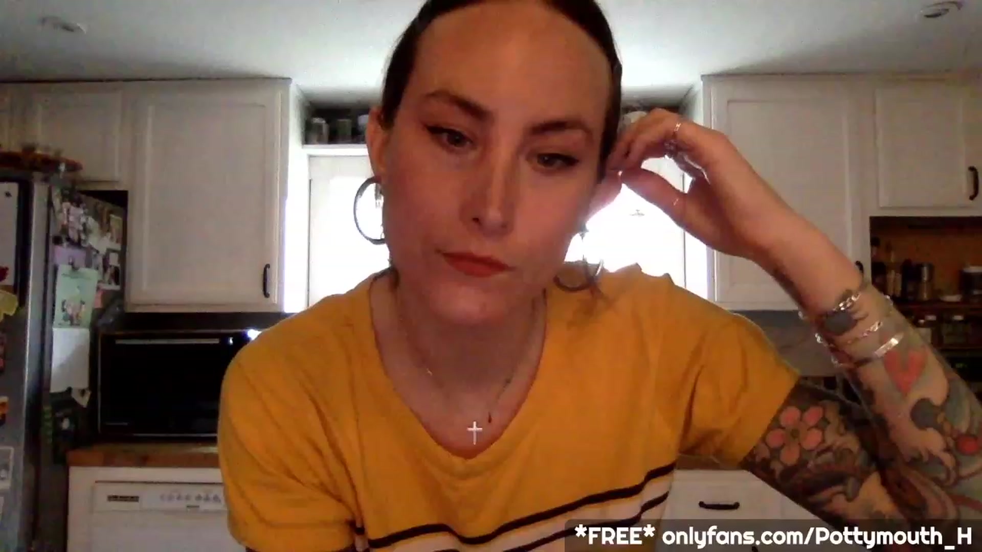 Gallery image thumbnail from Pottymouth_H's myfreecams stream on, 05/04/2023, 21:30 image 14 of 20