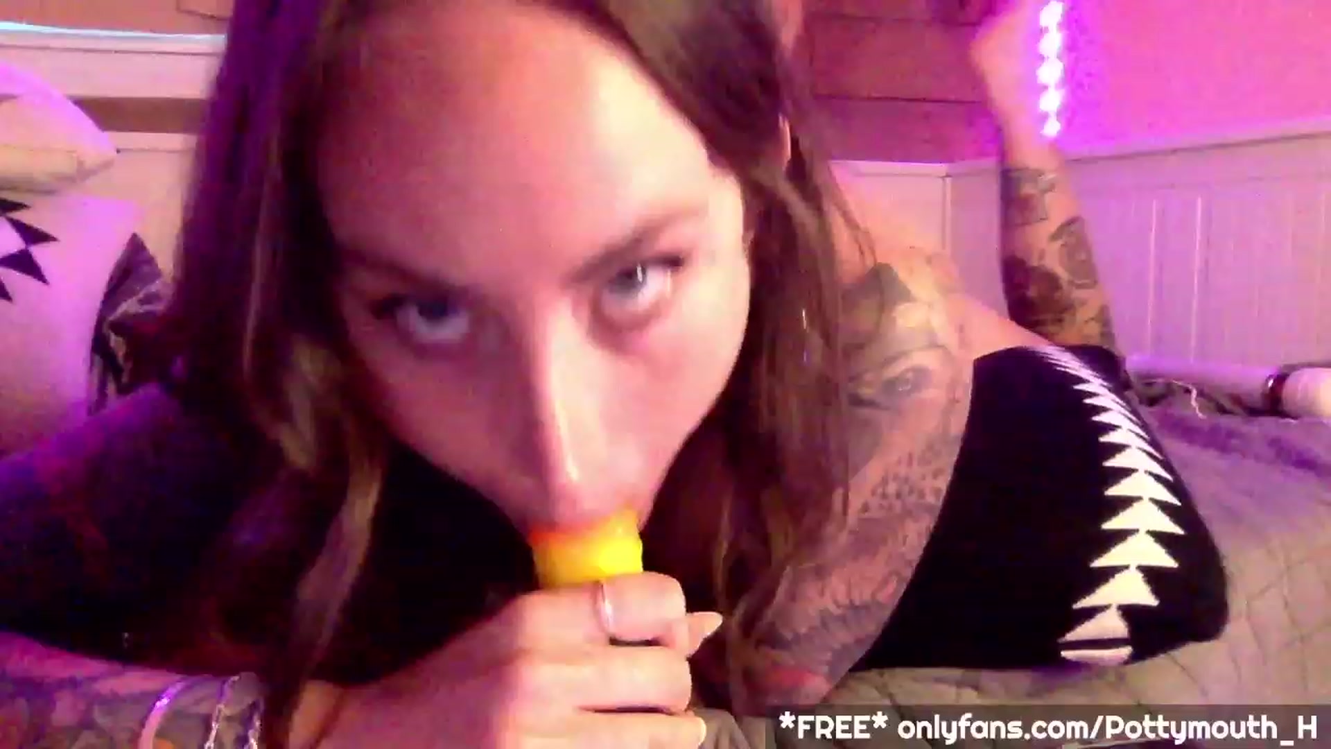 Gallery image thumbnail from Pottymouth_H's myfreecams stream on, 06/14/2023, 23:43 image 10 of 20
