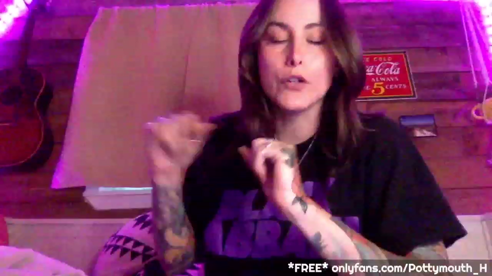 Gallery image thumbnail from Pottymouth_H's myfreecams stream on, 08/25/2023, 01:29 image 6 of 20