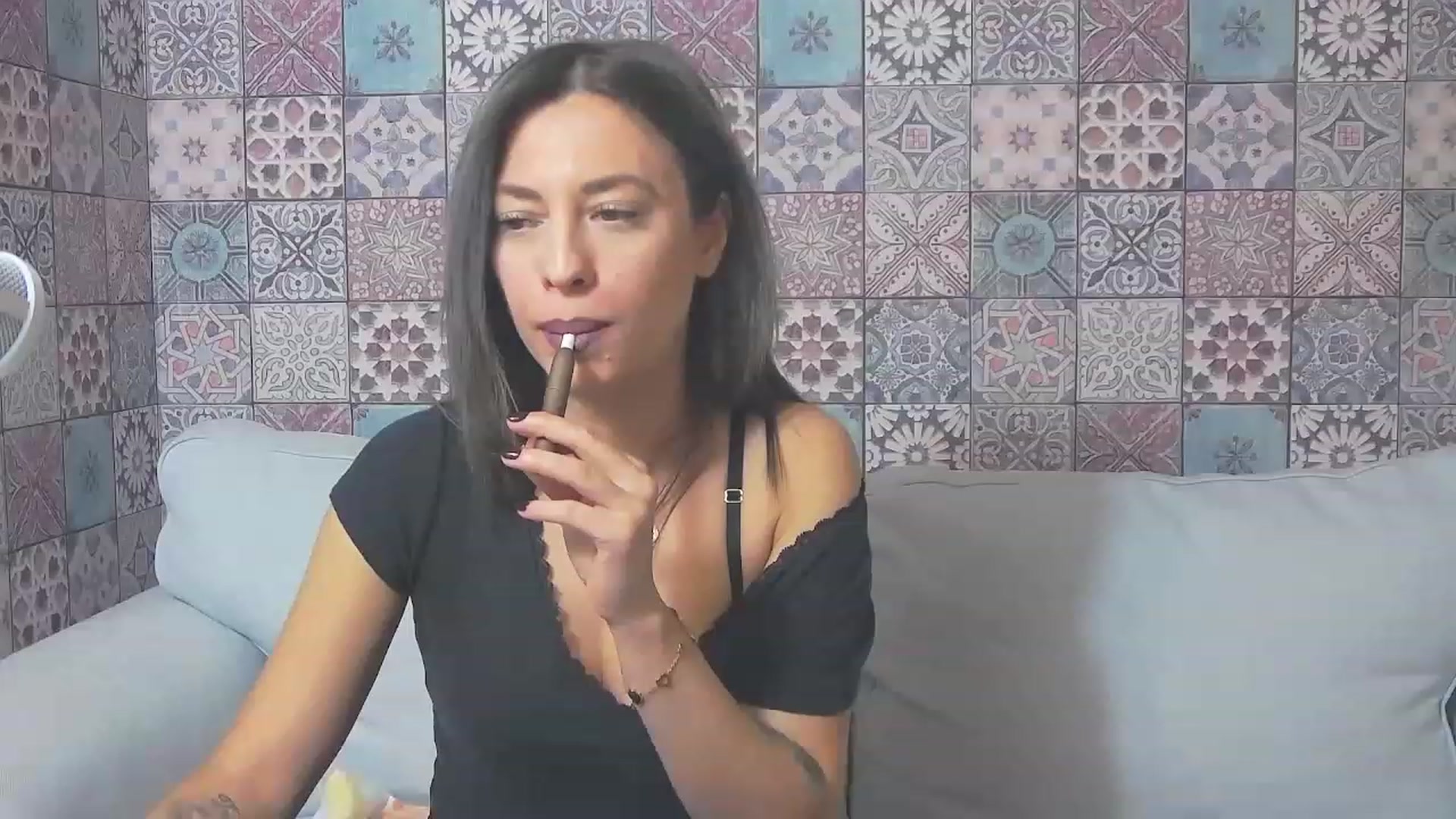 Gallery image thumbnail from PoxyVibe's myfreecams stream on, 11/18/2022, 16:19 image 4 of 20