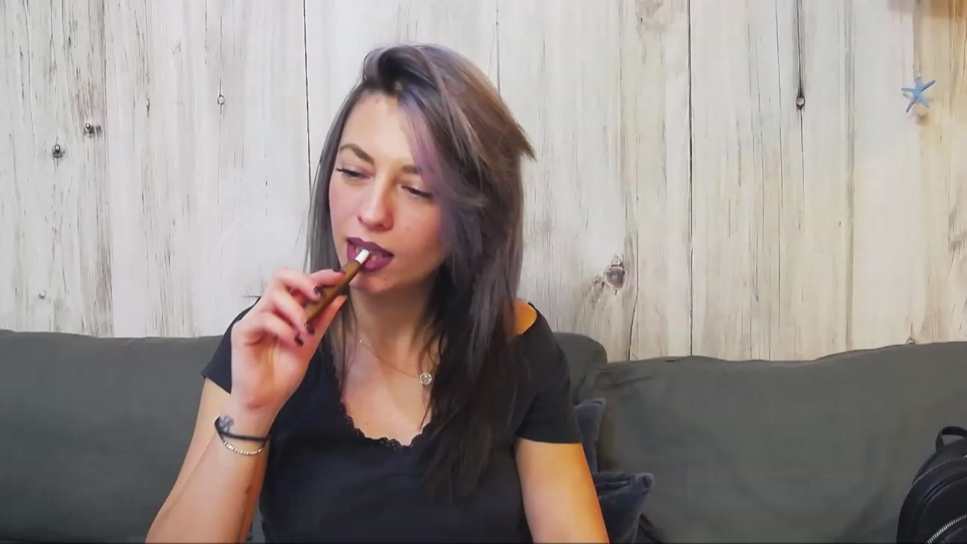 Gallery image thumbnail from PoxyVibe's myfreecams stream on, 12/02/2022, 16:13 image 10 of 20