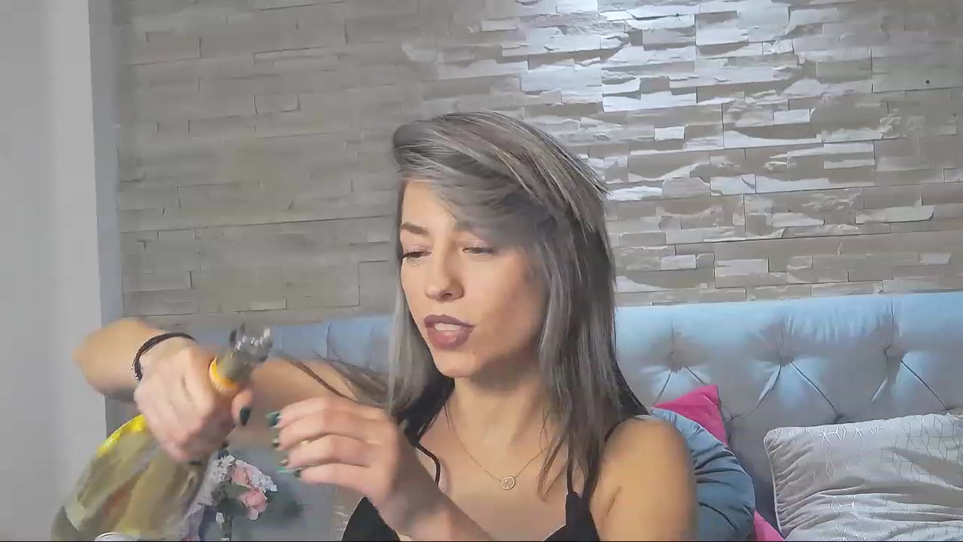 Gallery image thumbnail from PoxyVibe's myfreecams stream on, 12/30/2022, 16:20 image 18 of 20